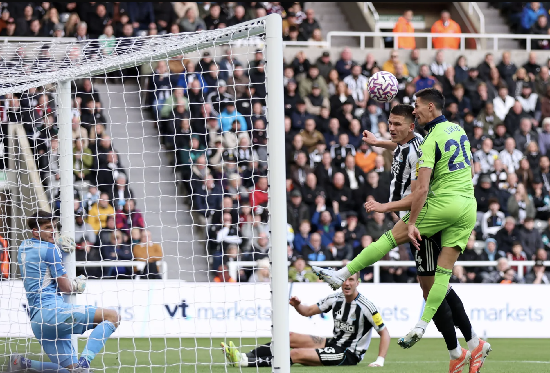 Newcastle thắng nghẹt thở Fulham tại St.James' Park - Ảnh 2.