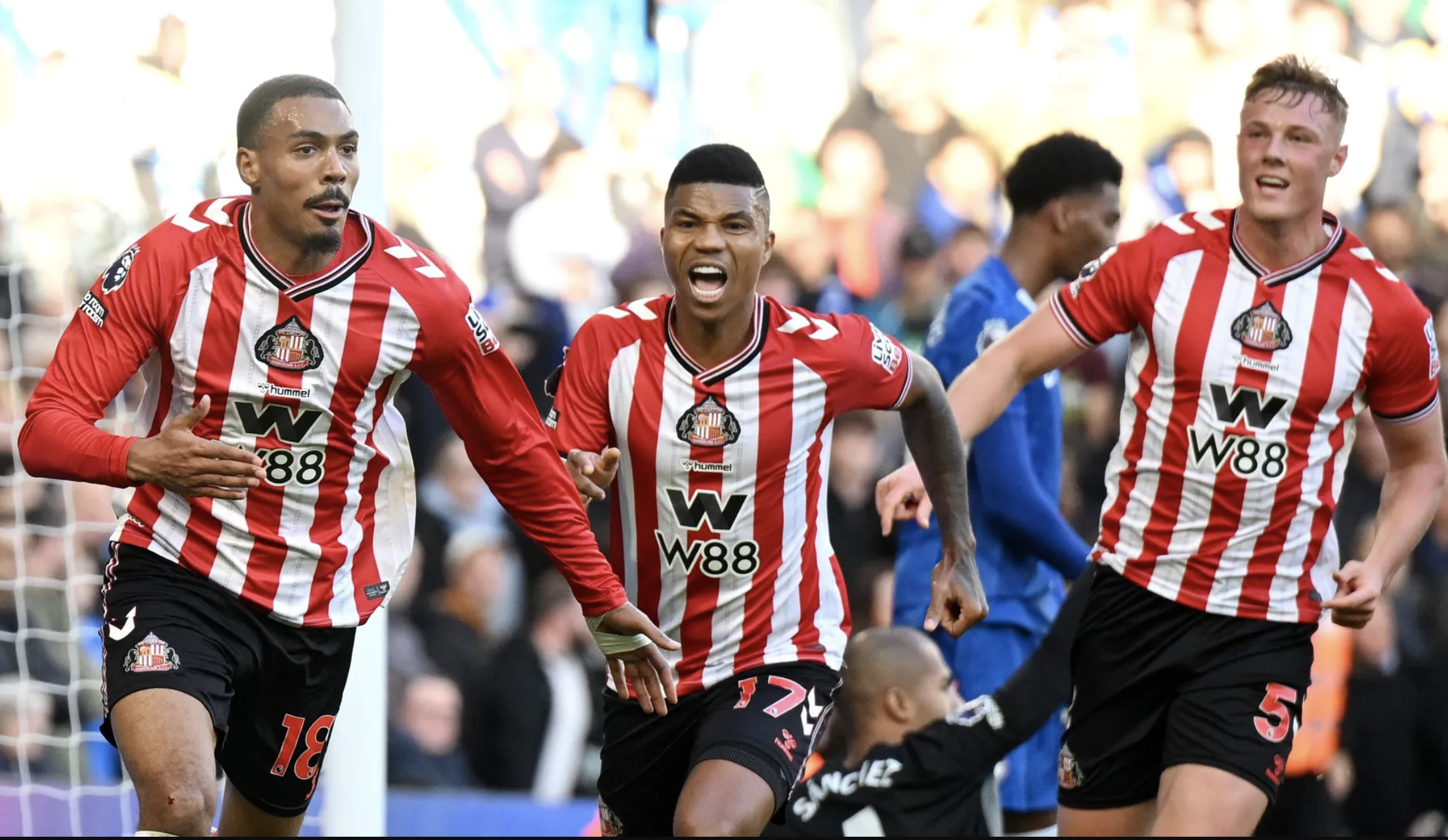 Chelsea thua sốc ở Stamford Bridge, Sunderland cạnh tranh ng&ocirc;i nh&igrave; Ngoại hạng - Ảnh 5.