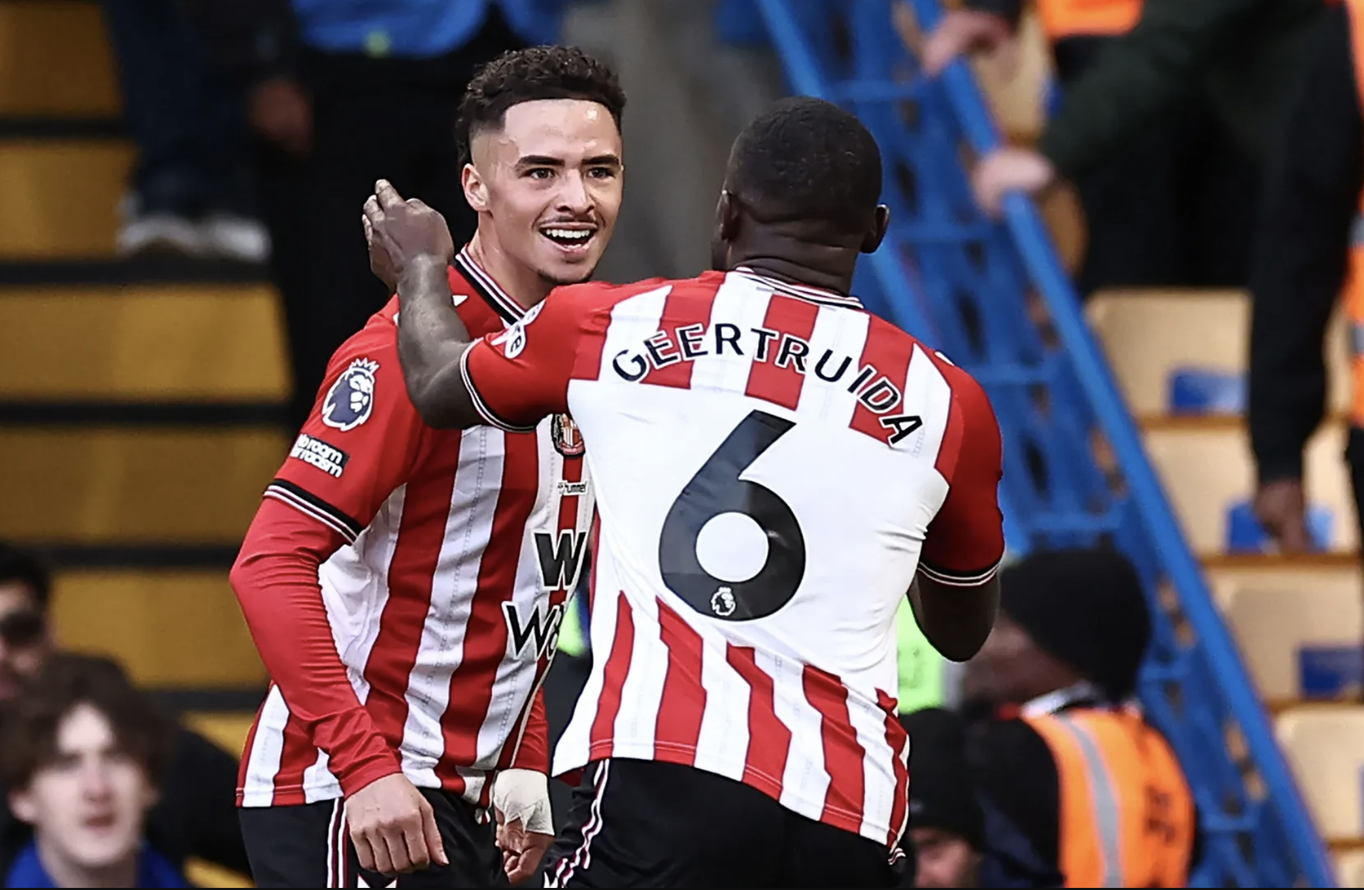 Chelsea thua sốc ở Stamford Bridge, Sunderland cạnh tranh ng&ocirc;i nh&igrave; Ngoại hạng - Ảnh 4.