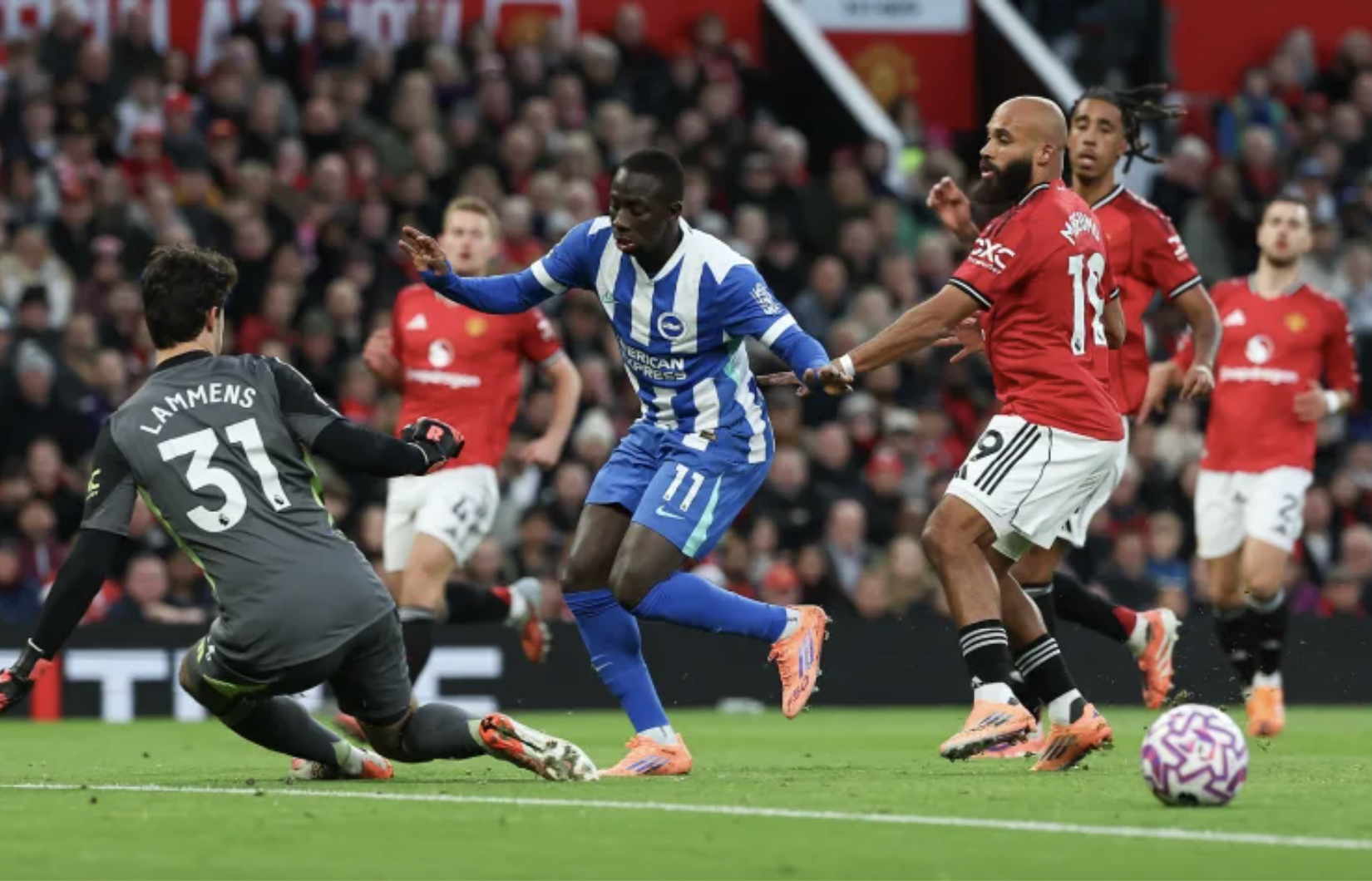 Hàng công bùng nổ, Man United thắng tưng bừng Brighton - Ảnh 1.