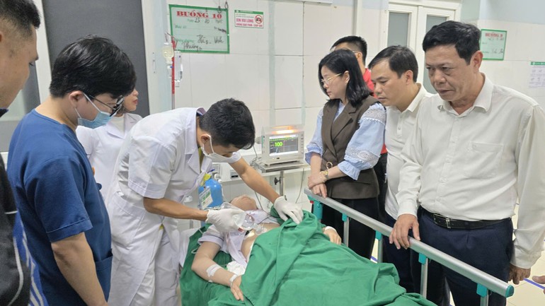 Vụ tấn công nhiều người ở Bệnh viện Sản nhi Nghệ An: vết thương của ngành y! - Ảnh 1.