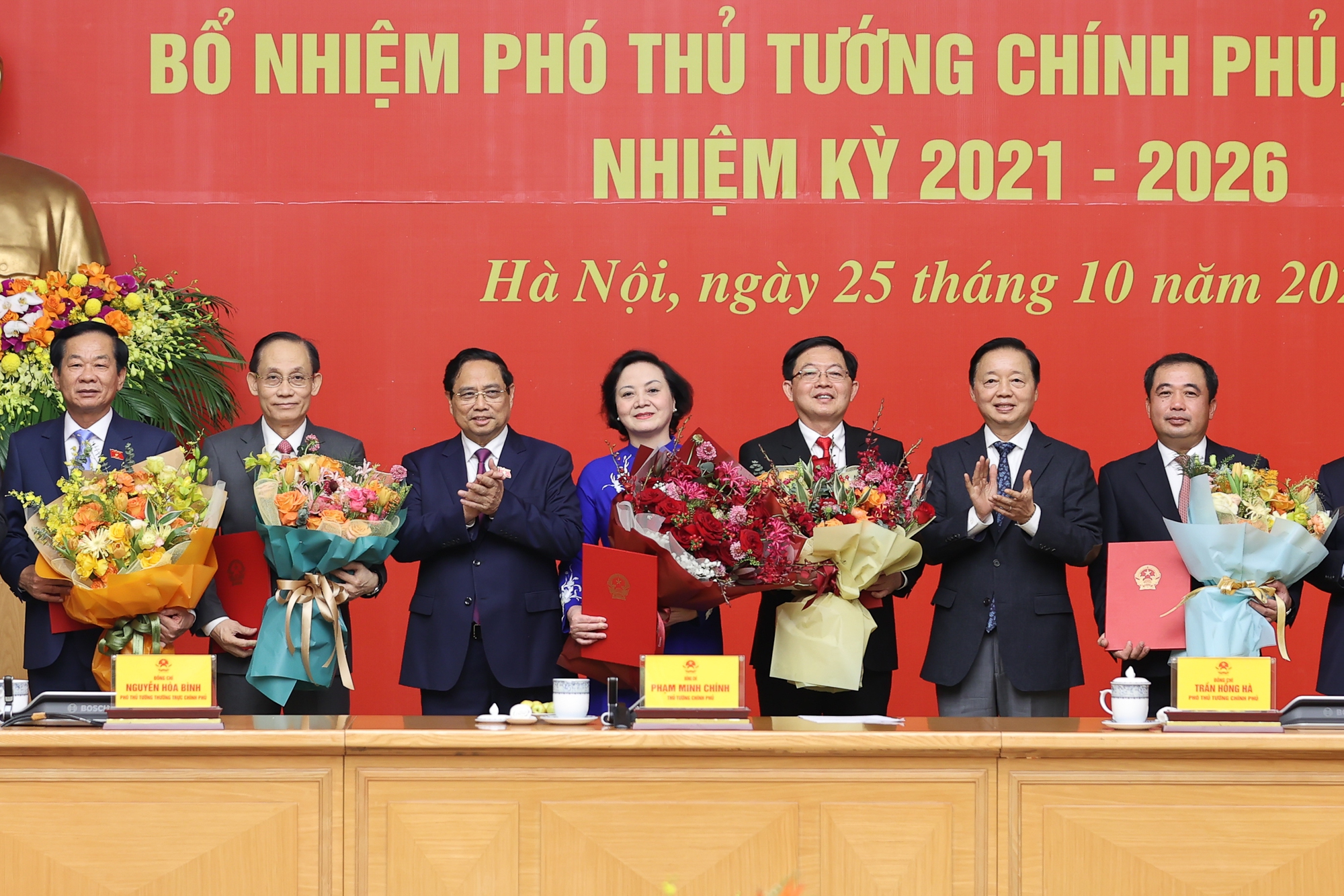 Thủ tướng: Lần đầu tiên Chính phủ có nữ Phó Thủ tướng - Ảnh 1.