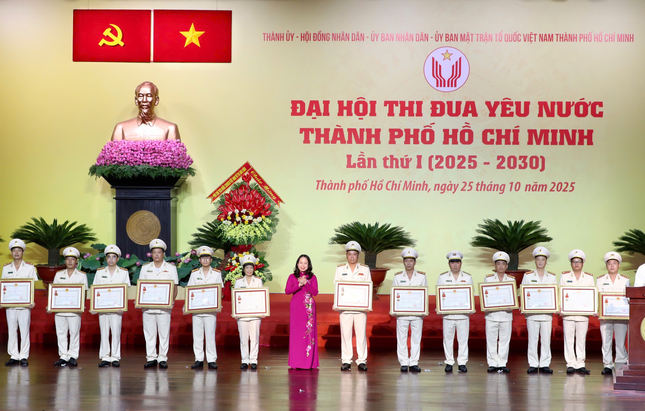 Chủ tịch UBND TP HCM k&ecirc;u gọi x&acirc;y dựng đội ngũ c&aacute;n bộ v&igrave; nh&acirc;n d&acirc;n - Ảnh 9.