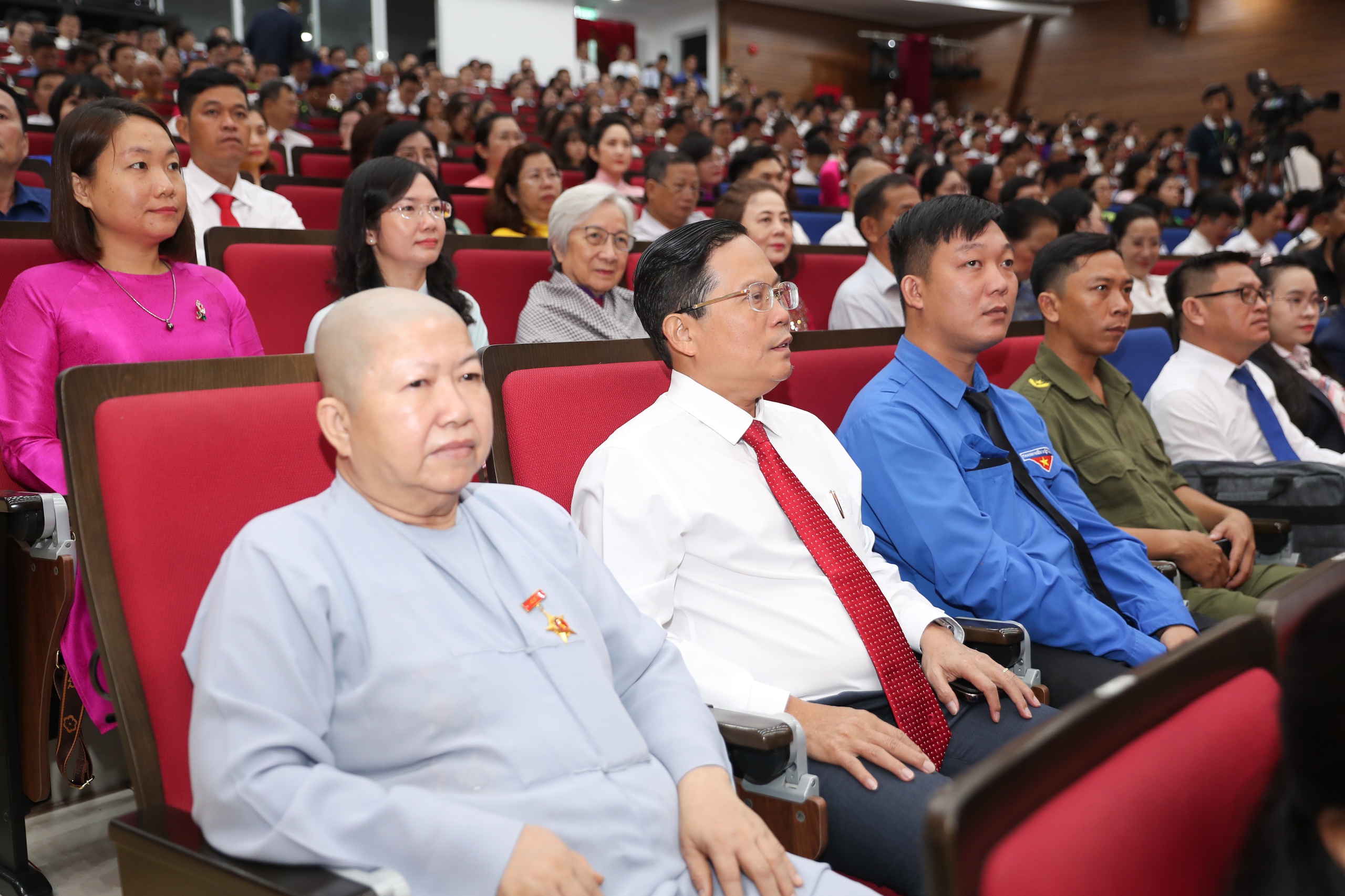 Khơi dậy kh&aacute;t vọng vươn tầm TP HCM - Ảnh 2.