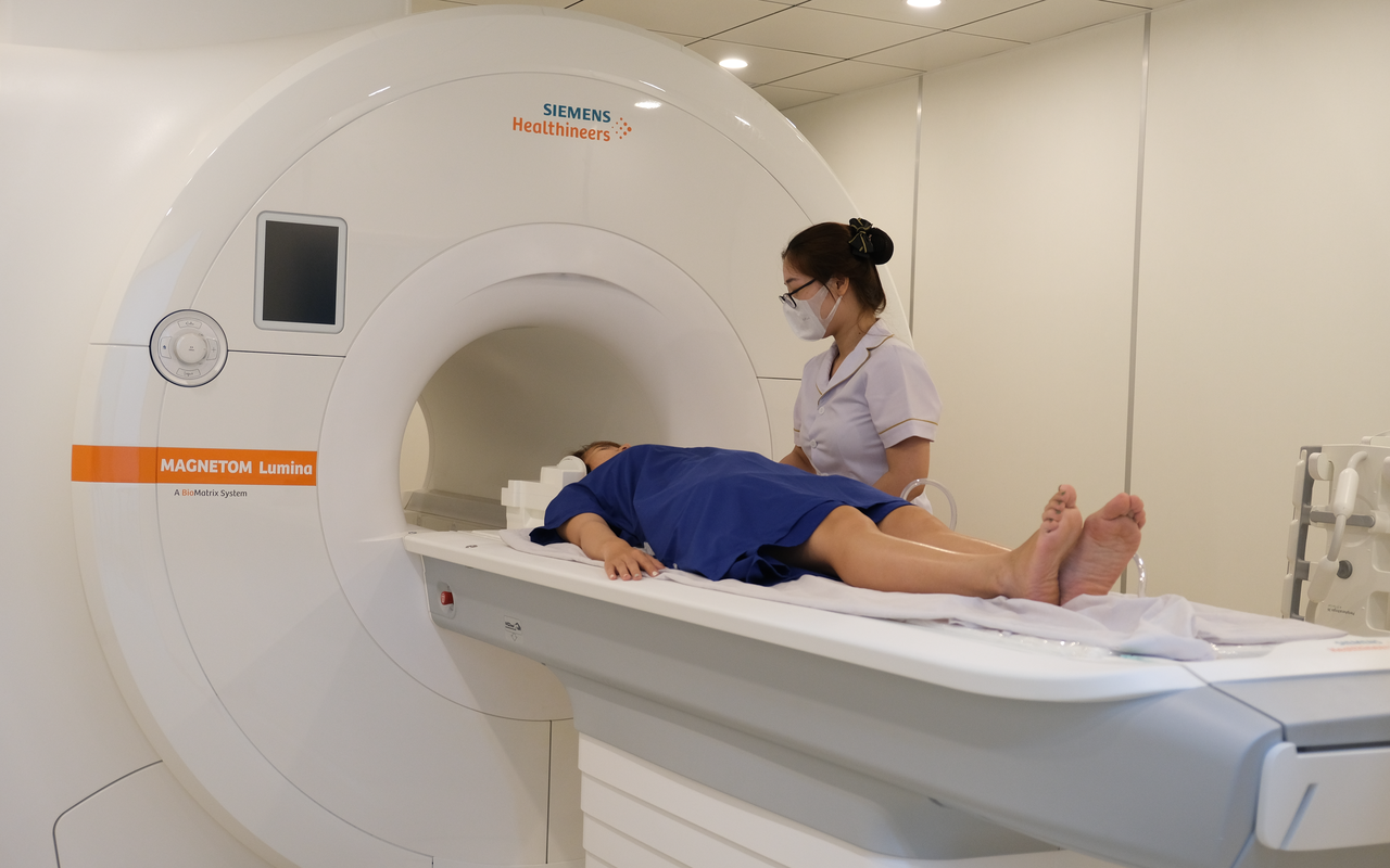 Cơ sở y tế đầu tiên Quảng Ngãi đủ điều kiện khám bệnh cho người nước ngoài - Ảnh 3.