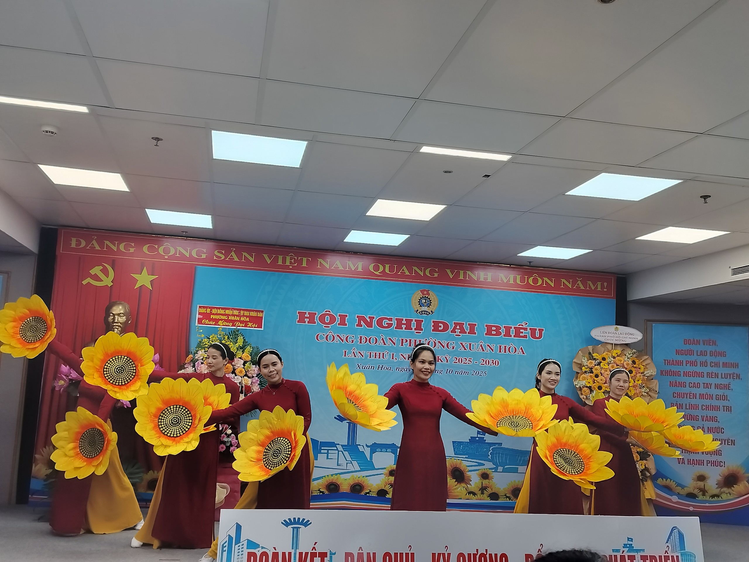 B&agrave; Nguyễn Thị Mỹ Hương l&agrave;m Chủ tịch C&ocirc;ng đo&agrave;n phường Xu&acirc;n H&ograve;a, TP HCM - Ảnh 1.