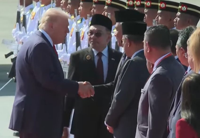 Tổng thống Donald Trump đến Malaysia, tham dự các hội nghị ASEAN - Ảnh 3.