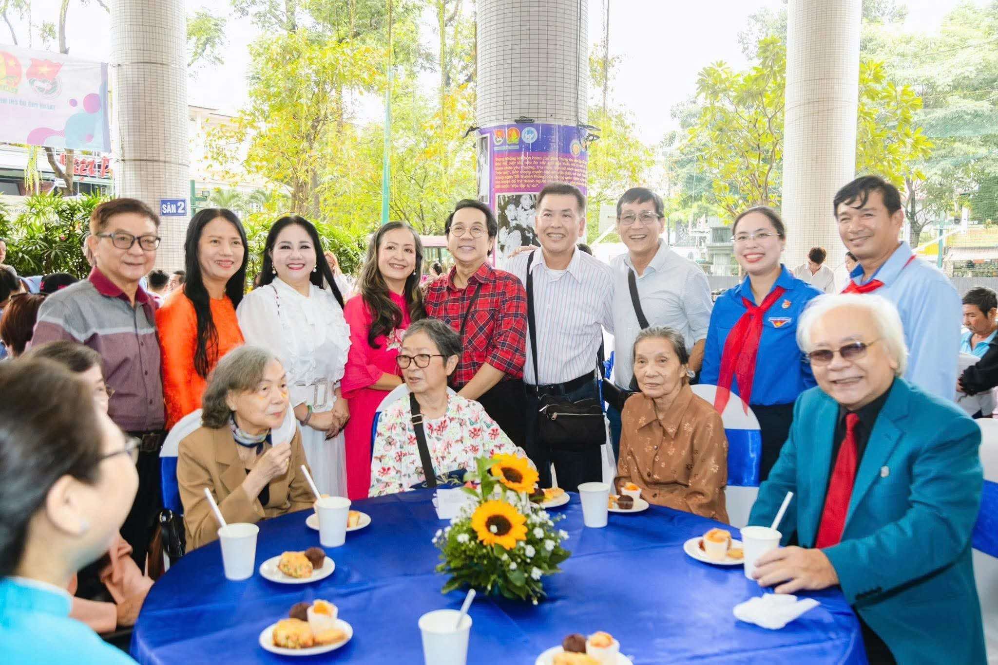 Th&agrave;nh Lộc, Hữu Nghĩa x&uacute;c động tại Nh&agrave; Thiếu nhi Th&agrave;nh phố - Ảnh 5.