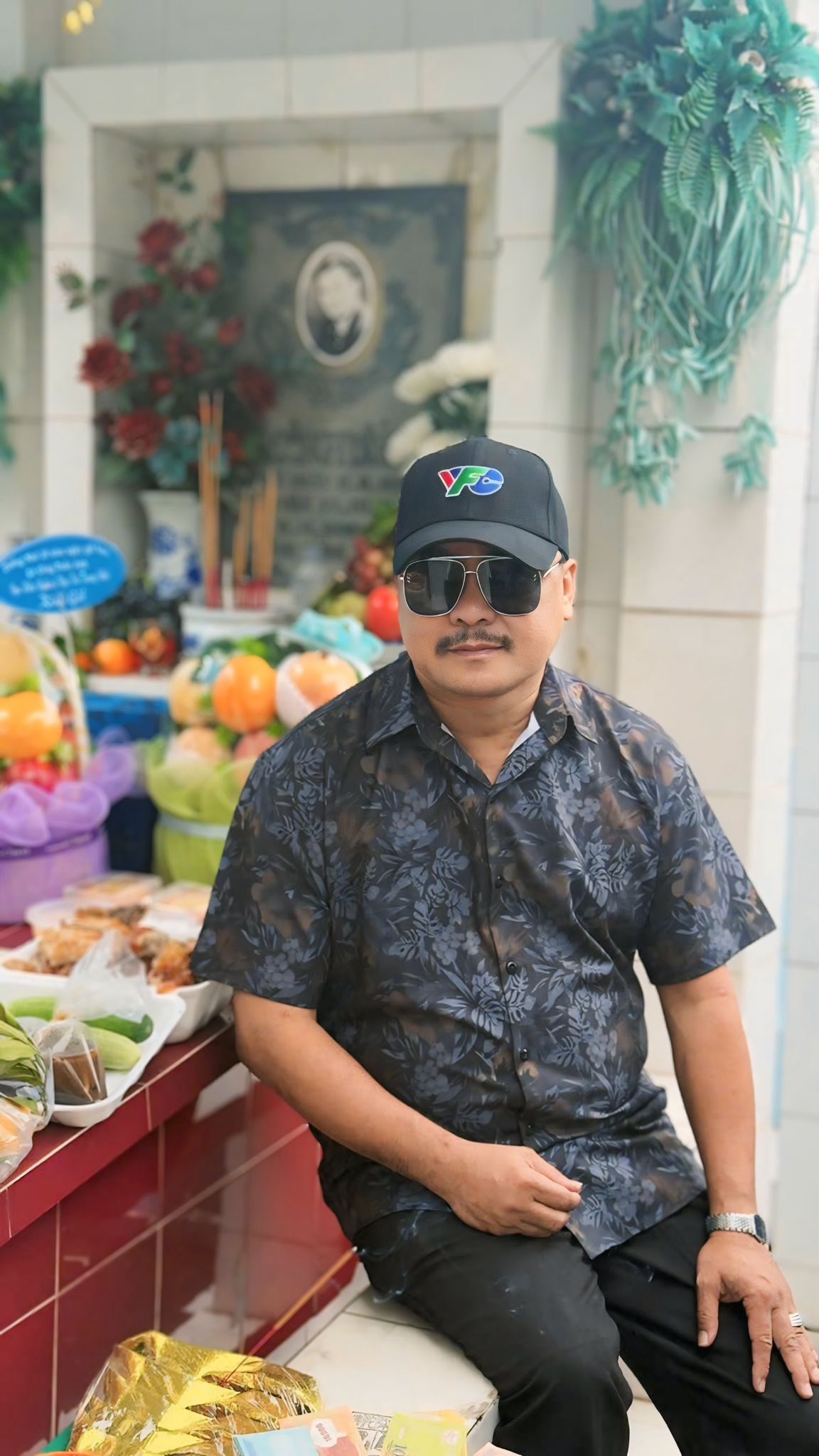 Quyền Linh, NSƯT Nguyễn Phương Điền&hellip; thăm mộ L&ecirc; C&ocirc;ng Tuấn Anh - Ảnh 3.
