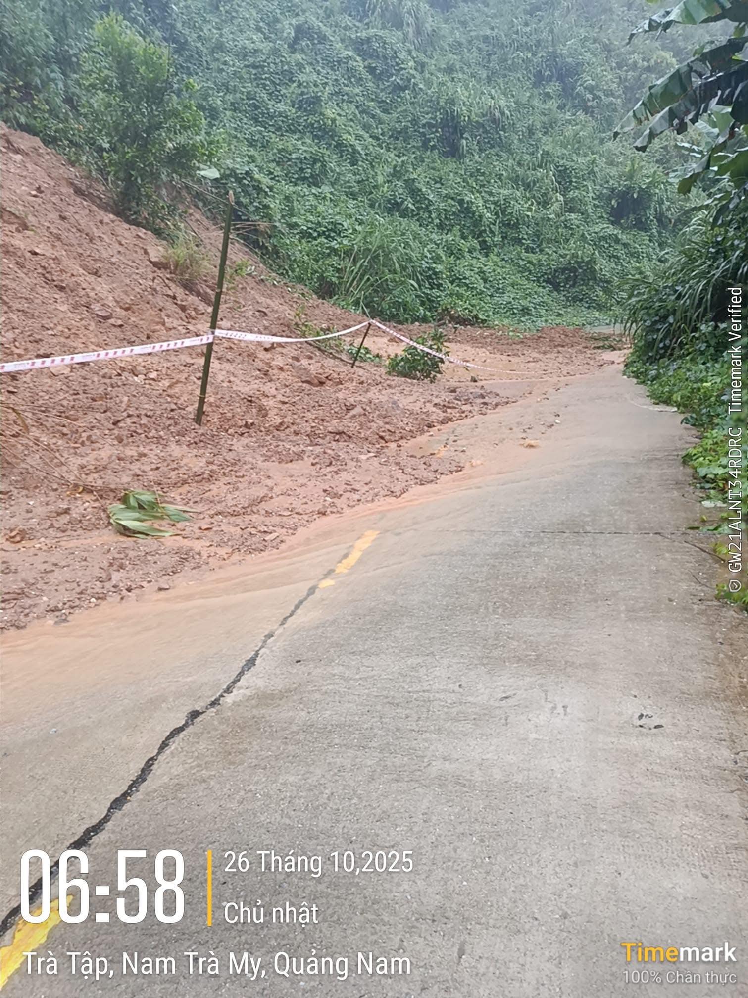 Đà Nẵng mưa to, nhiều nơi bị sạt lở, thủy điện xả lũ lưu lượng lớn - Ảnh 1.