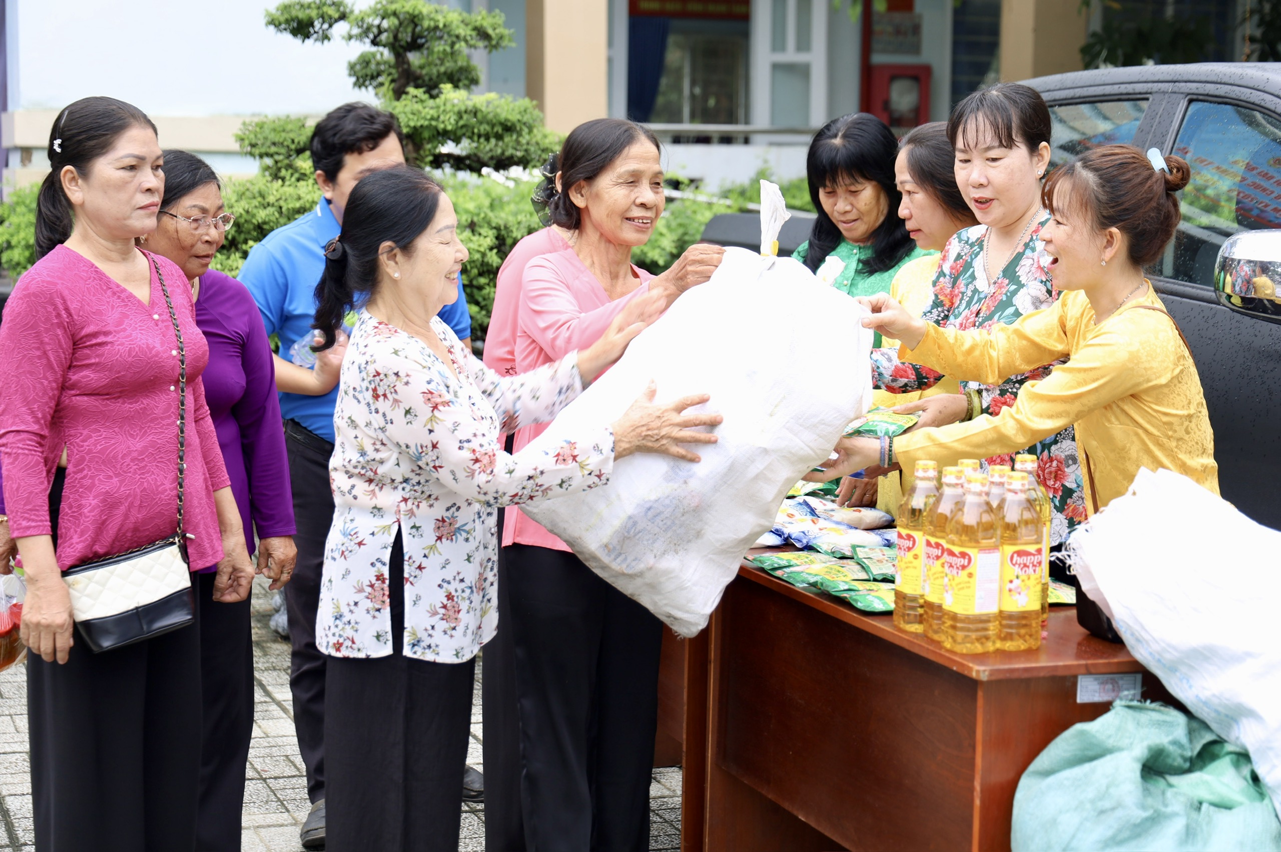 Kh&ocirc;ng kh&iacute; ấm &aacute;p, nghĩa t&igrave;nh tại &ldquo;Ng&agrave;y hội Non s&ocirc;ng - D&acirc;n tộc kết đo&agrave;n&rdquo; x&atilde; B&igrave;nh Lợi - Ảnh 5.