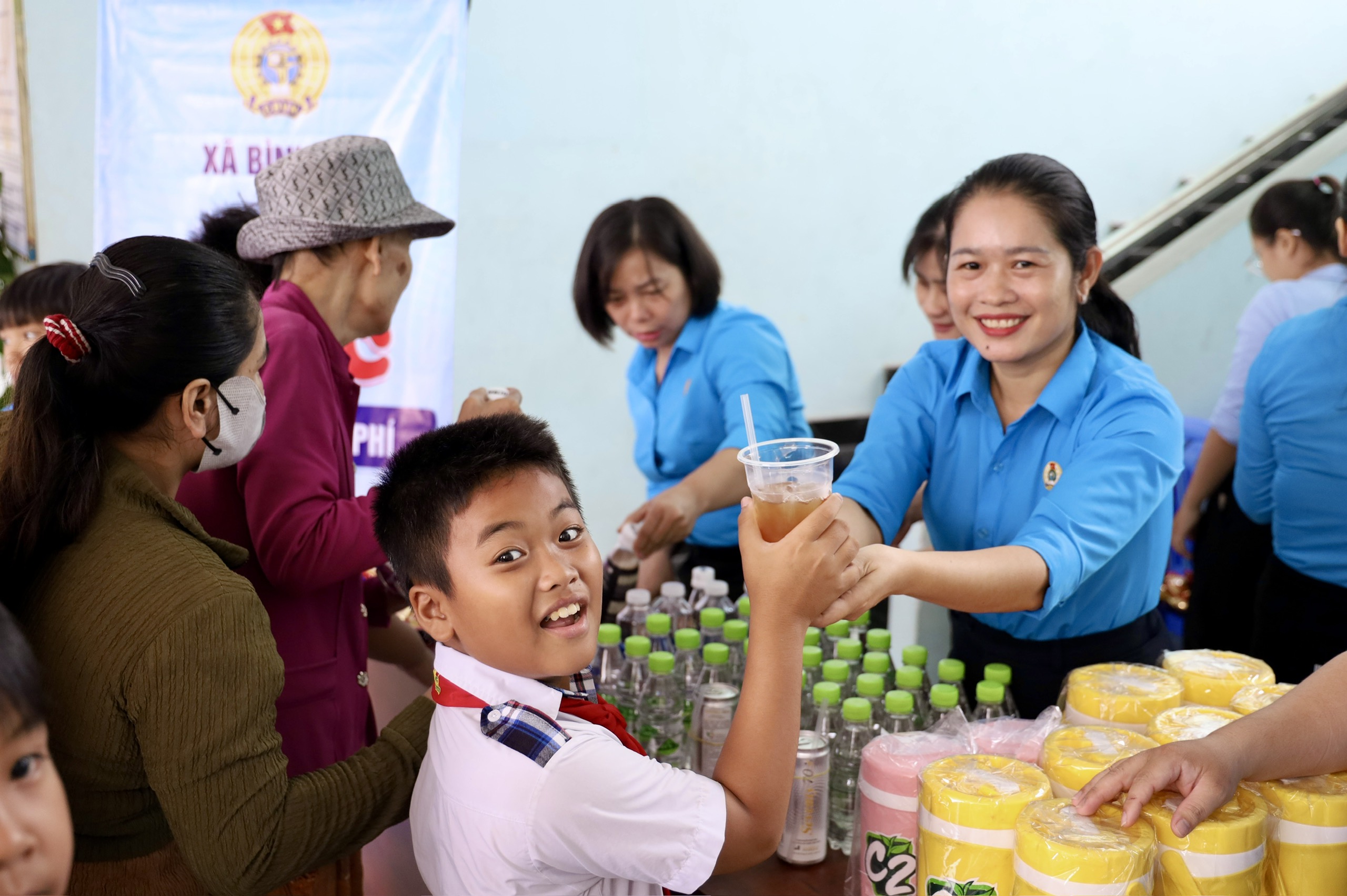 Kh&ocirc;ng kh&iacute; ấm &aacute;p, nghĩa t&igrave;nh tại &ldquo;Ng&agrave;y hội Non s&ocirc;ng - D&acirc;n tộc kết đo&agrave;n&rdquo; x&atilde; B&igrave;nh Lợi - Ảnh 7.