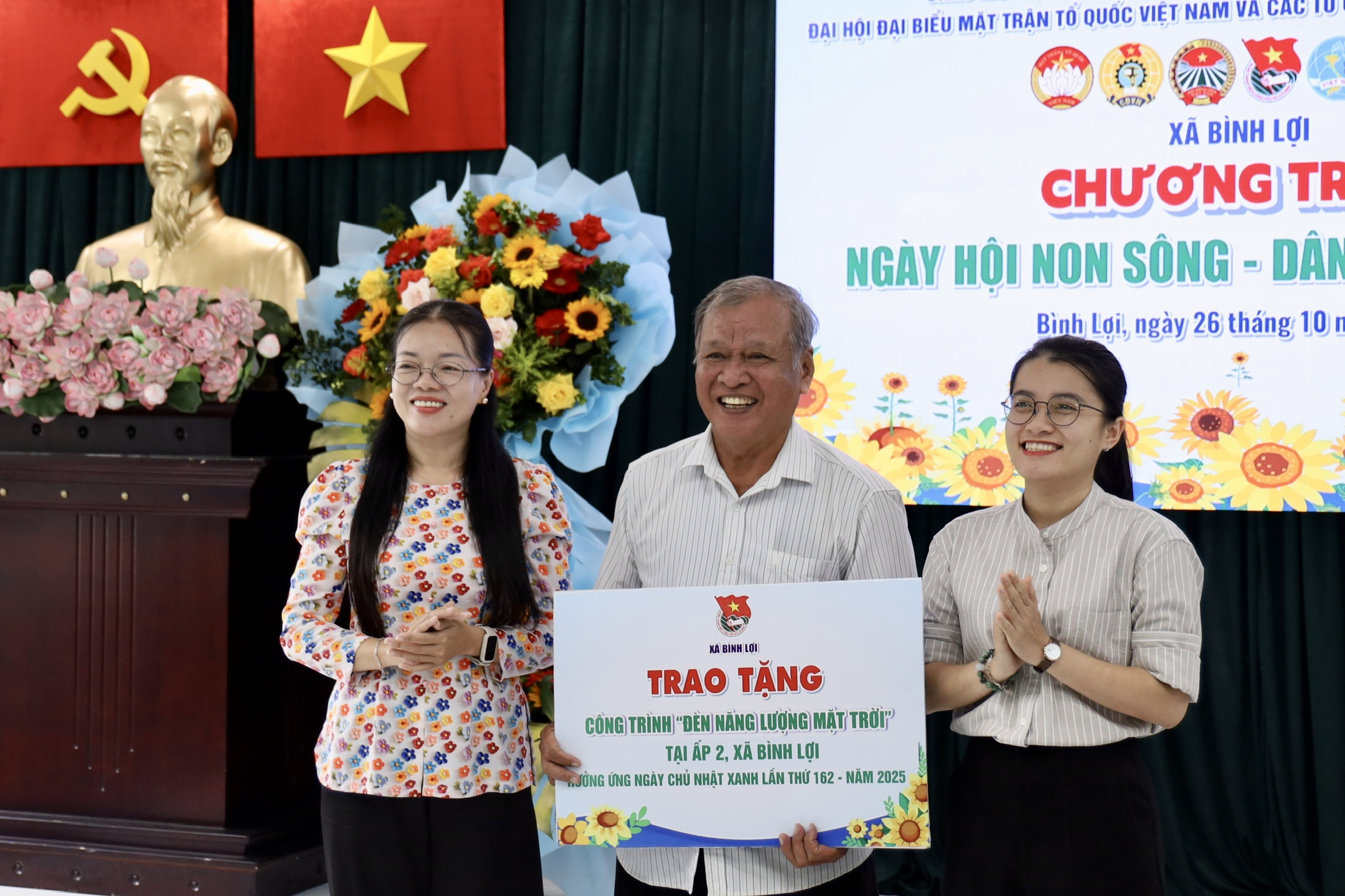 Kh&ocirc;ng kh&iacute; ấm &aacute;p, nghĩa t&igrave;nh tại &ldquo;Ng&agrave;y hội Non s&ocirc;ng - D&acirc;n tộc kết đo&agrave;n&rdquo; x&atilde; B&igrave;nh Lợi - Ảnh 2.
