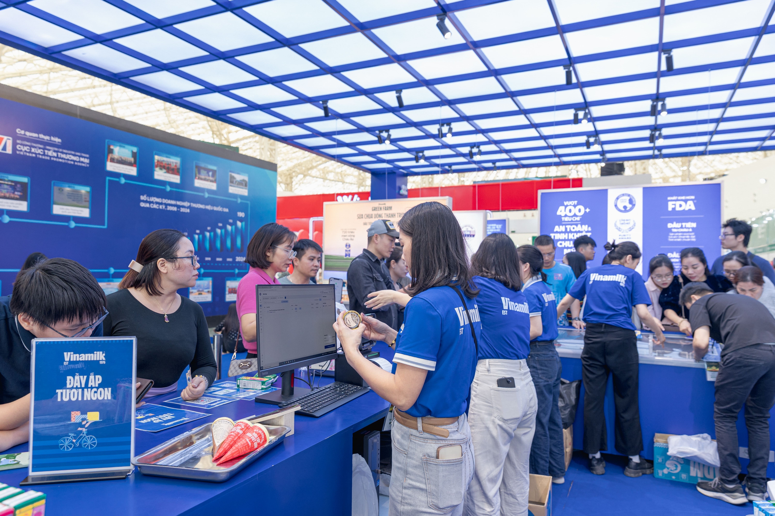 Hội chợ M&ugrave;a Thu lần thứ Nhất - 2025: Kh&ocirc;ng gian sống động, trải nghiệm bất tận mỗi ng&agrave;y ở VEC - Ảnh 4.