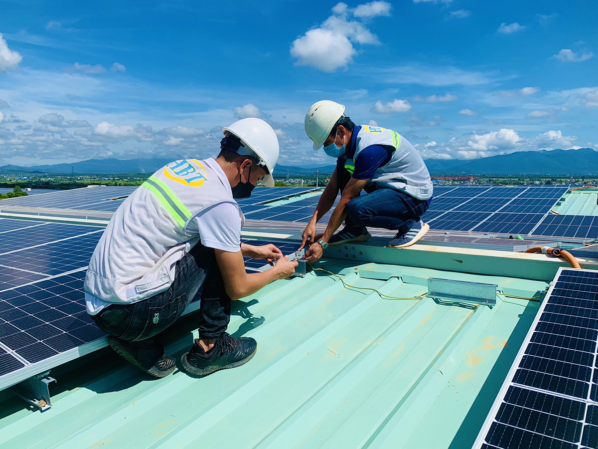 Đột ph&aacute; từ năng lượng sạch - Ảnh 2.