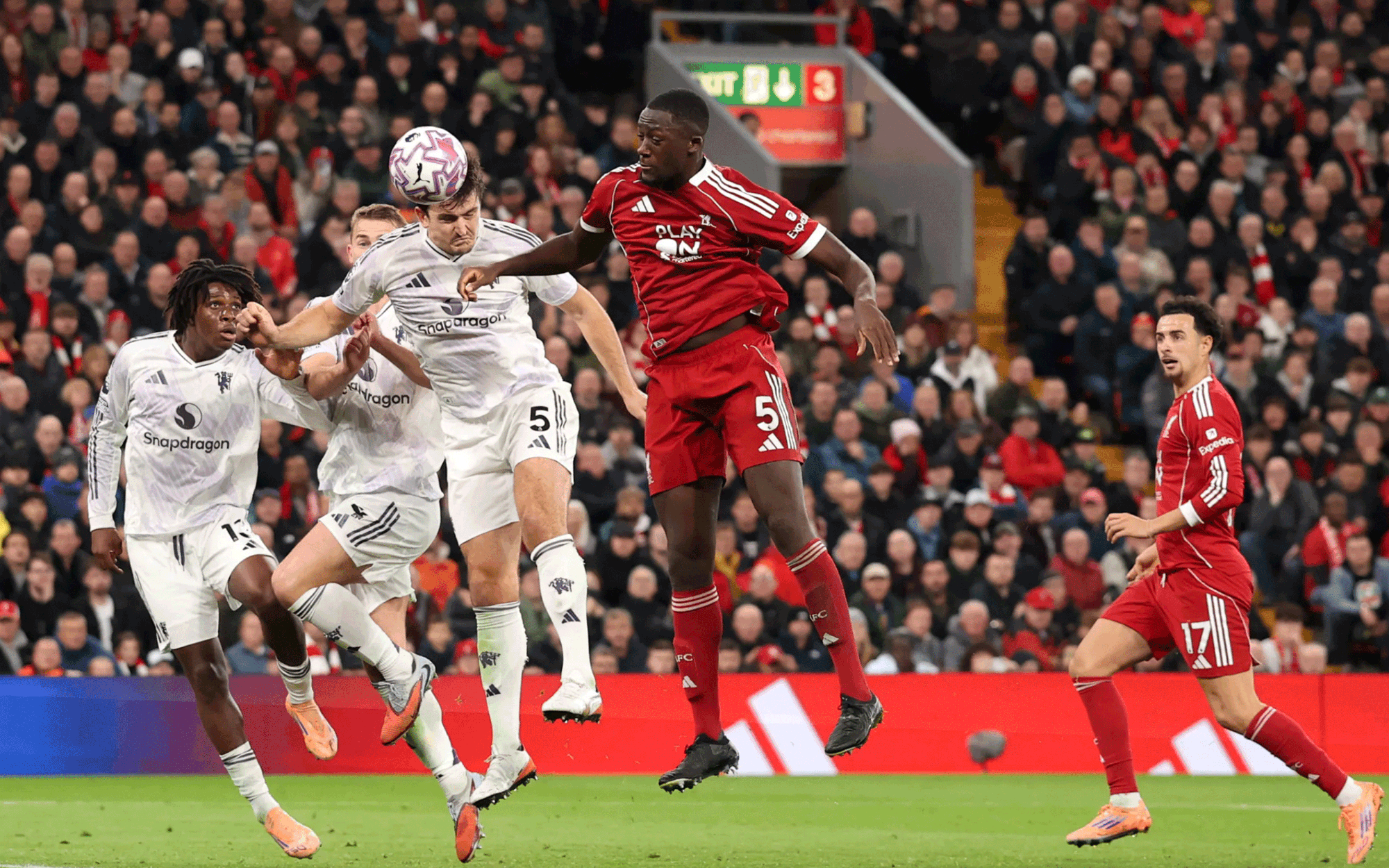 Cầu thủ tát nhau, Man United thua sốc Everton trên sân nhà - Ảnh 5.
