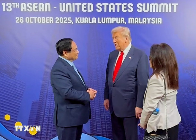 Thủ tướng Phạm Minh Ch&iacute;nh gặp Tổng thống Mỹ Donald Trump - Ảnh 2.