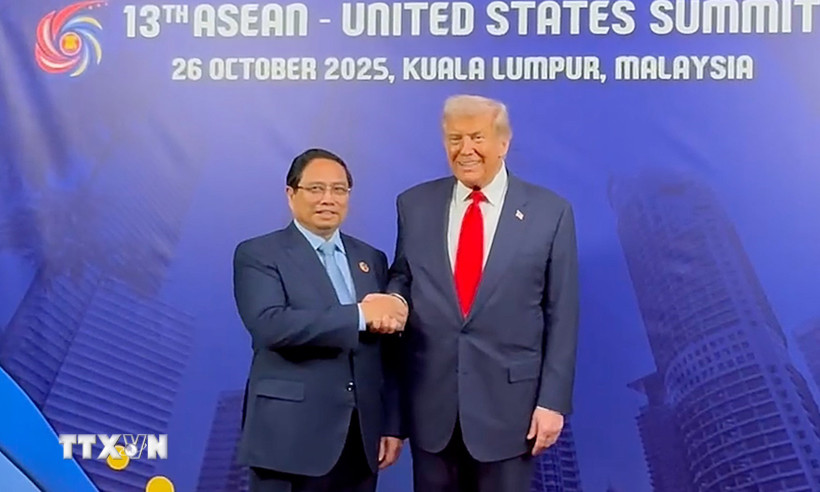 Thủ tướng Phạm Minh Ch&iacute;nh gặp Tổng thống Mỹ Donald Trump - Ảnh 1.