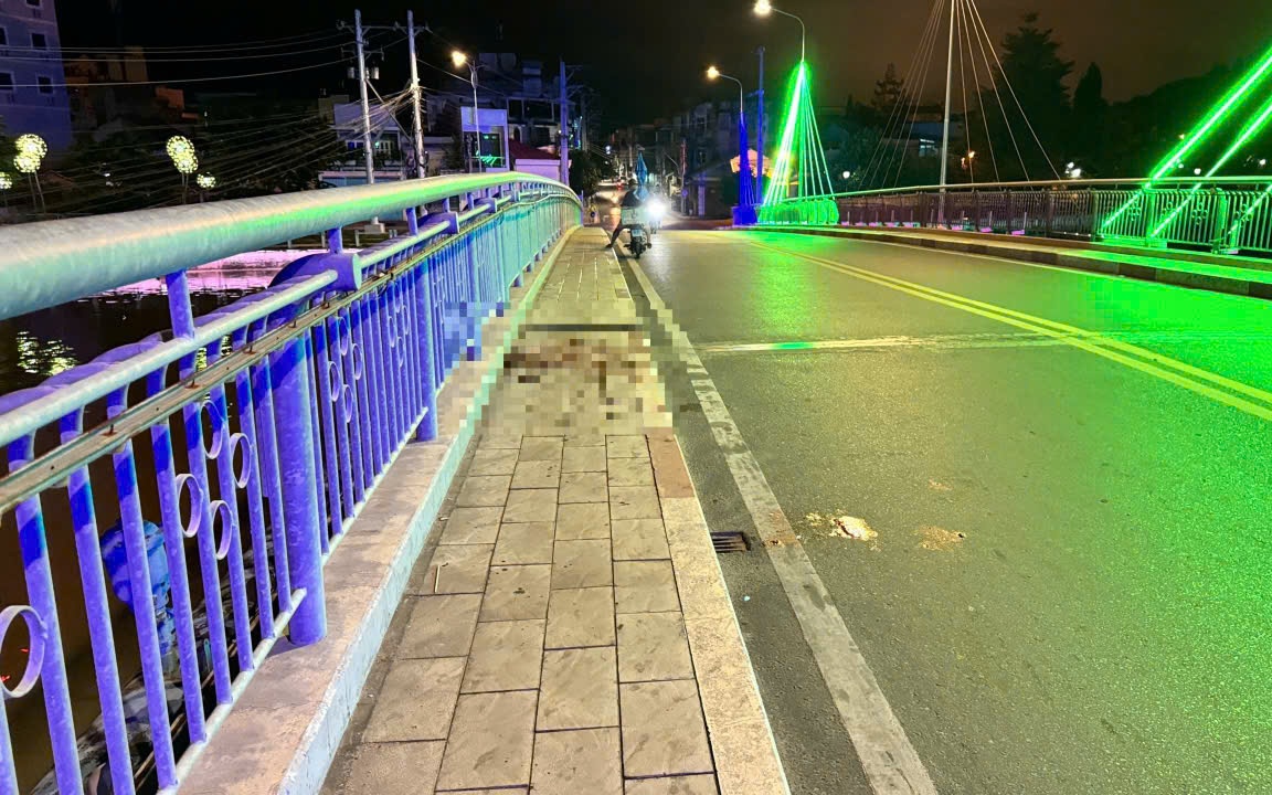 Án mạng giữa cầu Dục Thanh, một người tử vong, một người thương tích nặng