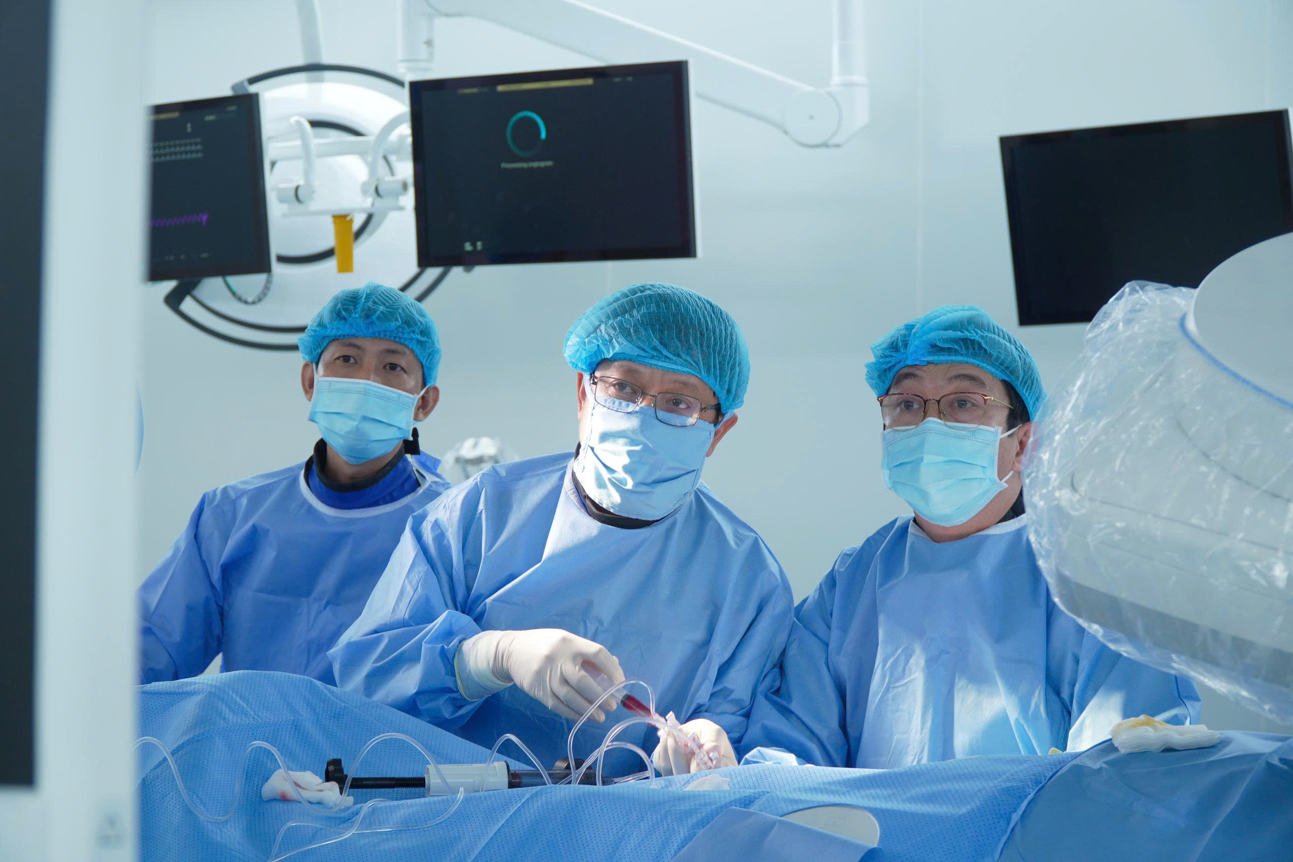 Nhồi máu cơ tim cấp mà tưởng đau ngực bình thường - Ảnh 1.