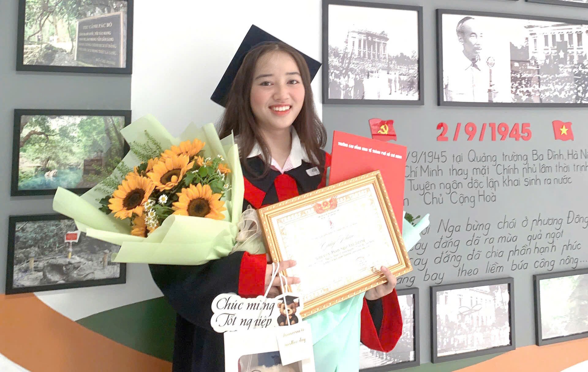 Người học vượt, người học muộn, 2 t&acirc;n cử nh&acirc;n "chiếm s&oacute;ng" v&igrave; th&agrave;nh t&iacute;ch ấn tượng - Ảnh 3.