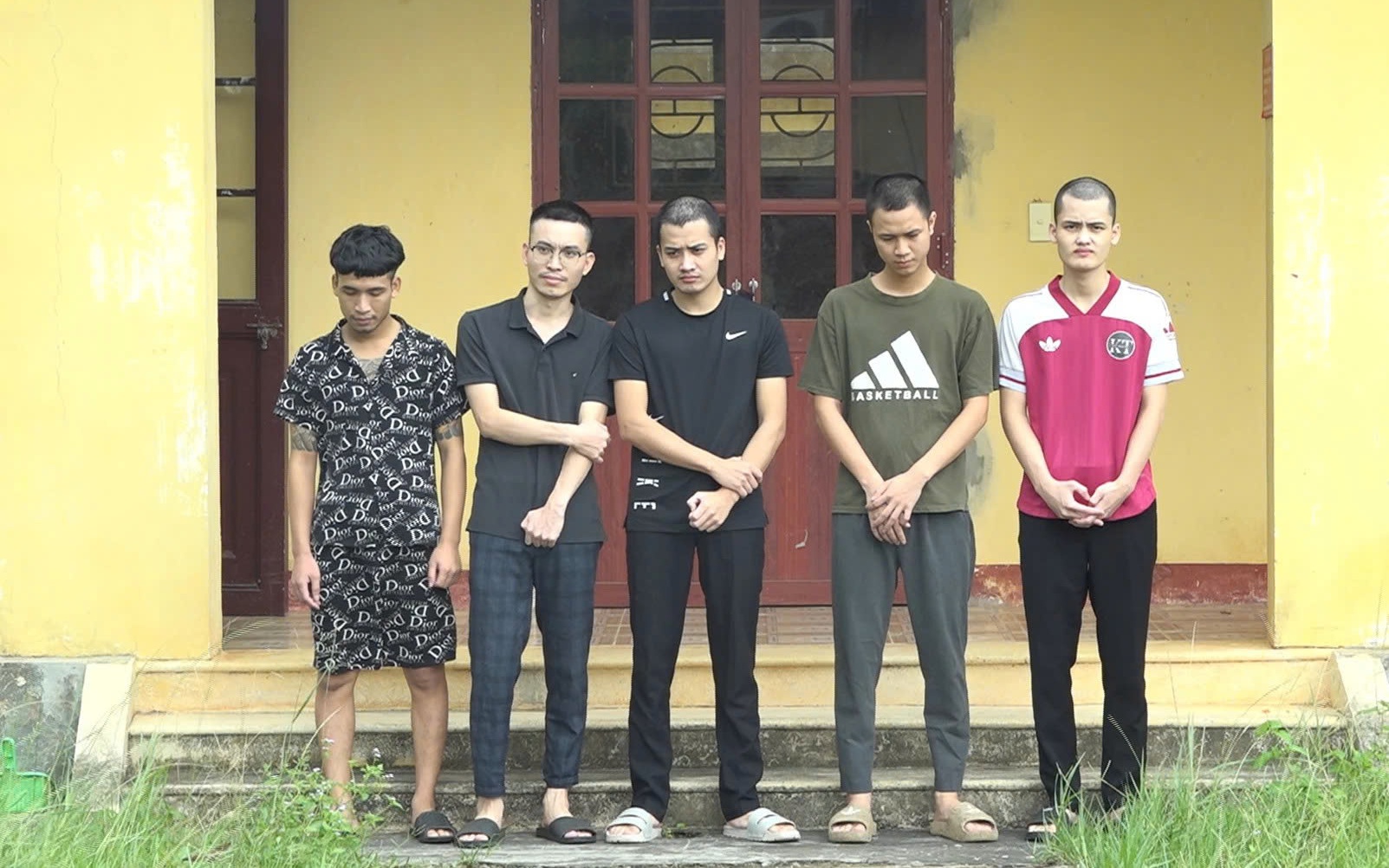 Phá đường dây làm hàng chục ngàn giấy tờ giả