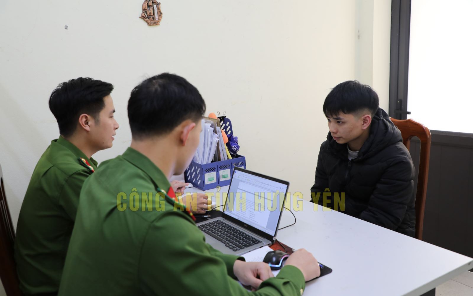 Nam thanh niên tông xe máy vào đại úy công an trong tổ công tác kiểm tra nồng độ cồn