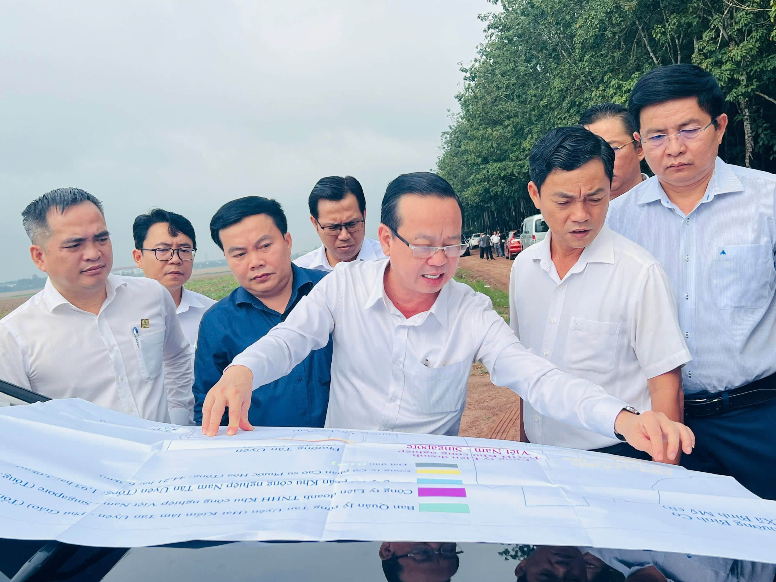 Phó Chủ tịch UBND TP HCM khảo sát dự án đường Vành đai 4 - TP HCM - Ảnh 1.