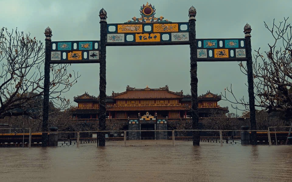 Thủ tướng chỉ đạo ứng phó khẩn cấp mưa lũ Trung Bộ , cứu trợ nhân dân - Ảnh 2.