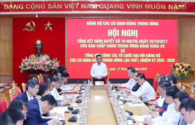 Khẩn trương ho&agrave;n thiện đề &aacute;n vị tr&iacute; việc l&agrave;m, tiếp tục kiện to&agrave;n đội ngũ c&aacute;n bộ - Ảnh 1.