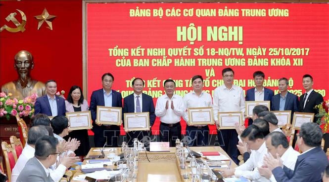Khẩn trương ho&agrave;n thiện đề &aacute;n vị tr&iacute; việc l&agrave;m, tiếp tục kiện to&agrave;n đội ngũ c&aacute;n bộ - Ảnh 3.