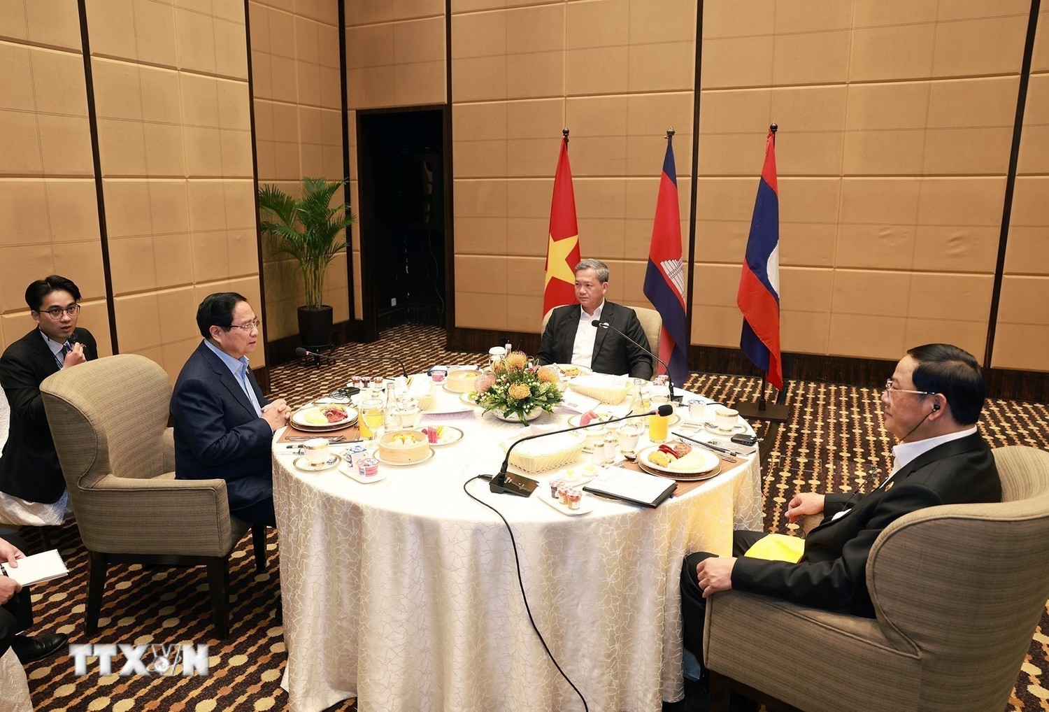 Thủ tướng Phạm Minh Chính ăn sáng làm việc với Thủ tướng Campuchia và Thủ tướng Lào - Ảnh 4.