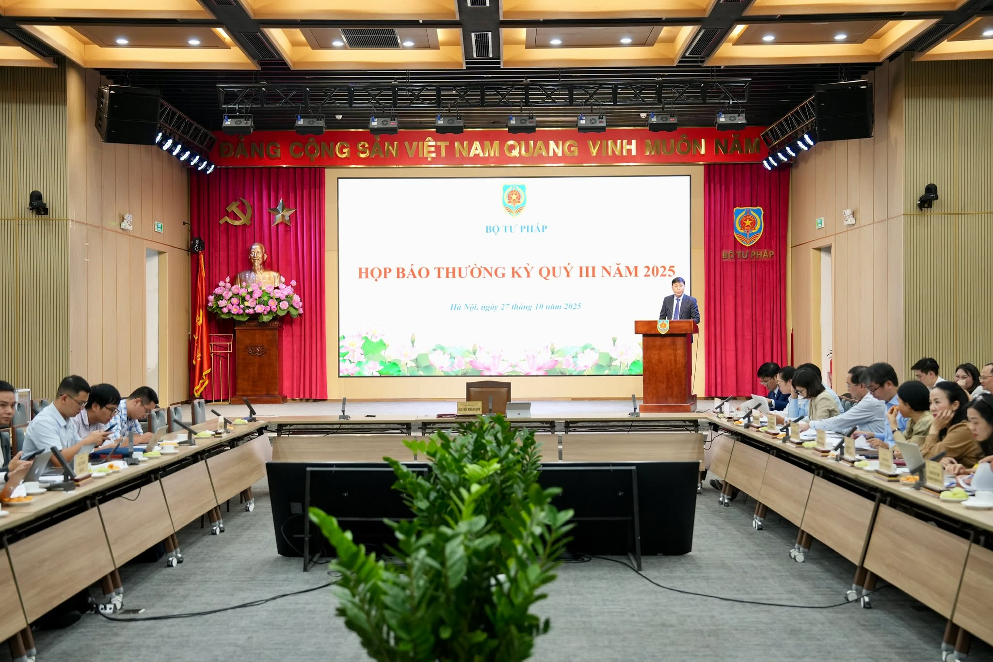 Bộ Tư ph&aacute;p: &Ocirc;ng Đinh La Thăng đang chấp h&agrave;nh h&igrave;nh phạt t&ugrave;, t&agrave;i sản kh&ocirc;ng đảm bảo để thi h&agrave;nh &aacute;n - Ảnh 1.