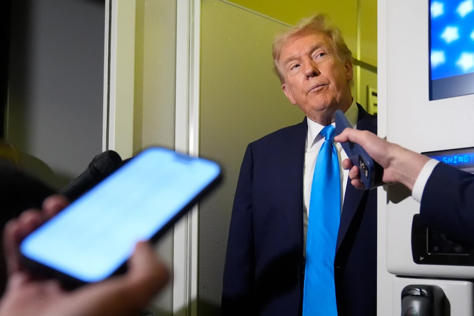 &Ocirc;ng Donald Trump kh&ocirc;ng muốn l&aacute;ch luật tranh cử tổng thống lần 3 ? - Ảnh 1.