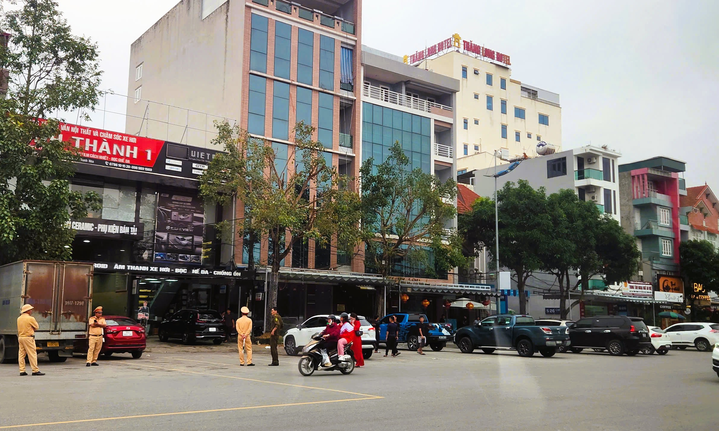 VIDEO: Công an xuất hiện tại nhà 1 doanh nhân có tiếng ở Thanh Hóa - Ảnh 1.
