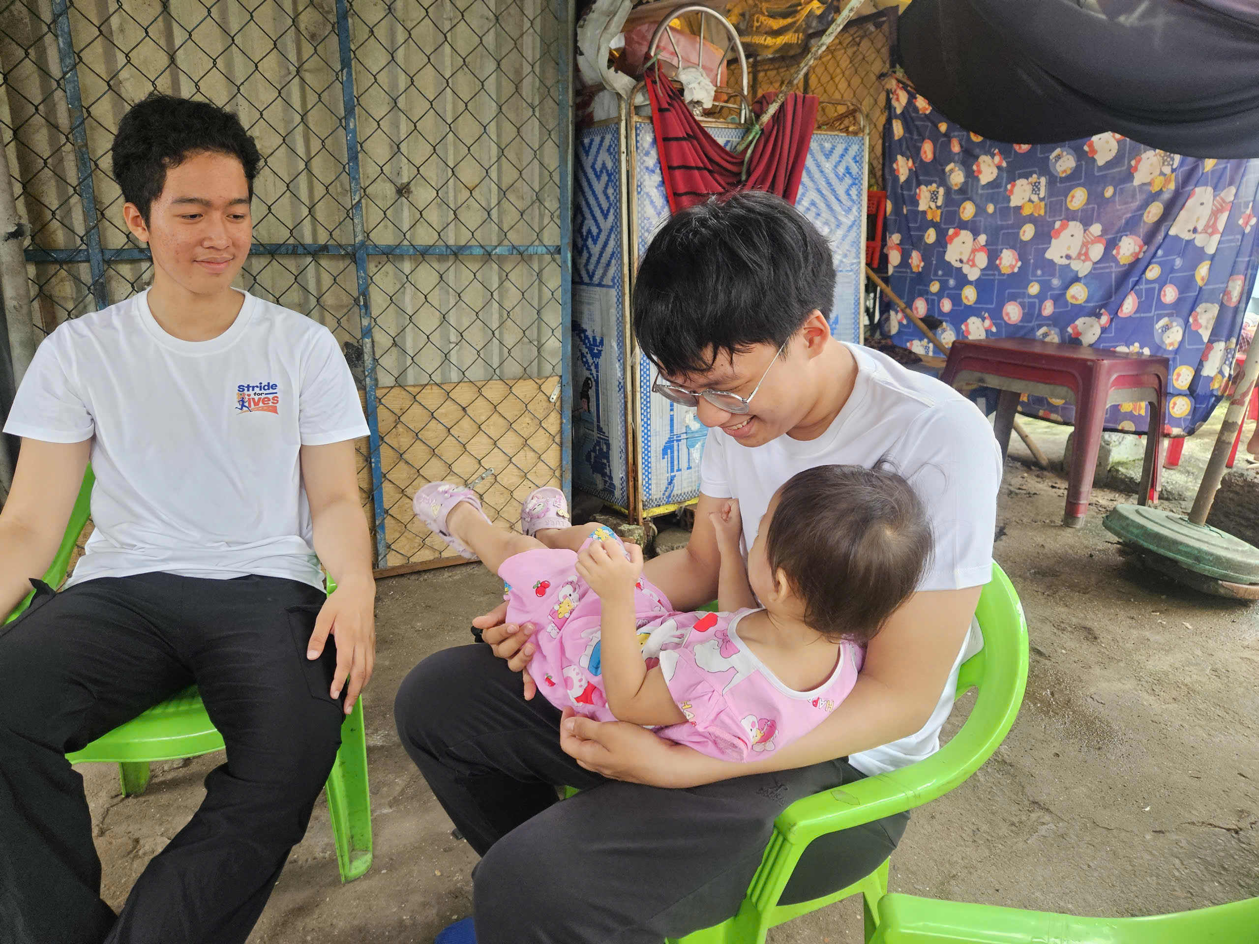 Nhóm học sinh tổ chức giải chạy, quyên góp tiền cho 3 em nhỏ mồ côi - Ảnh 4.