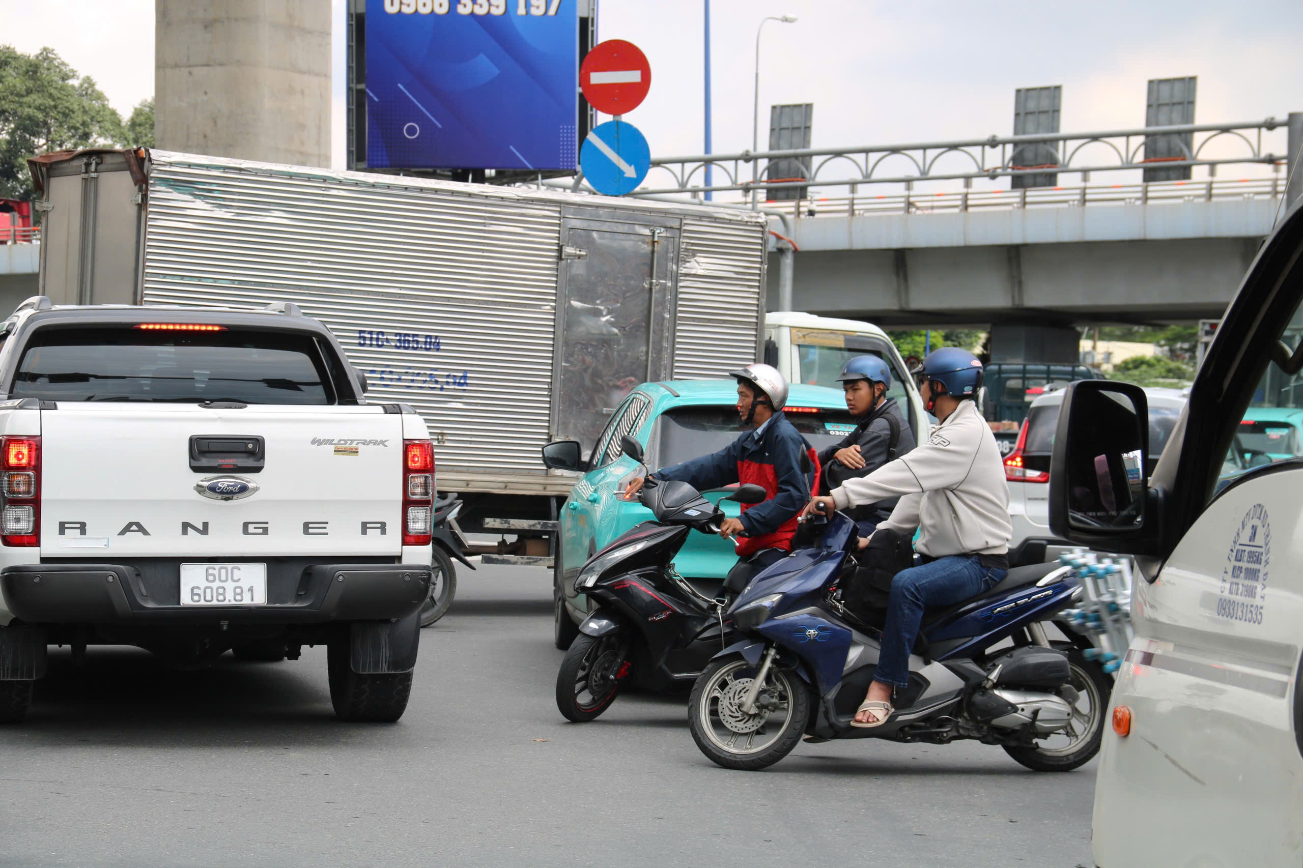 Điều chỉnh giao th&ocirc;ng ng&atilde; tư Thủ Đức: Giải tỏa &ldquo;điểm n&oacute;ng&rdquo; kẹt xe - Ảnh 6.
