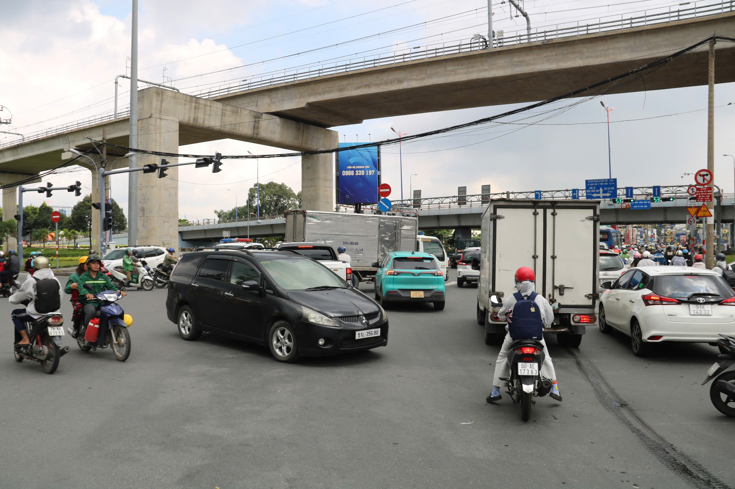 Điều chỉnh giao th&ocirc;ng ng&atilde; tư Thủ Đức: Giải tỏa &ldquo;điểm n&oacute;ng&rdquo; kẹt xe - Ảnh 3.