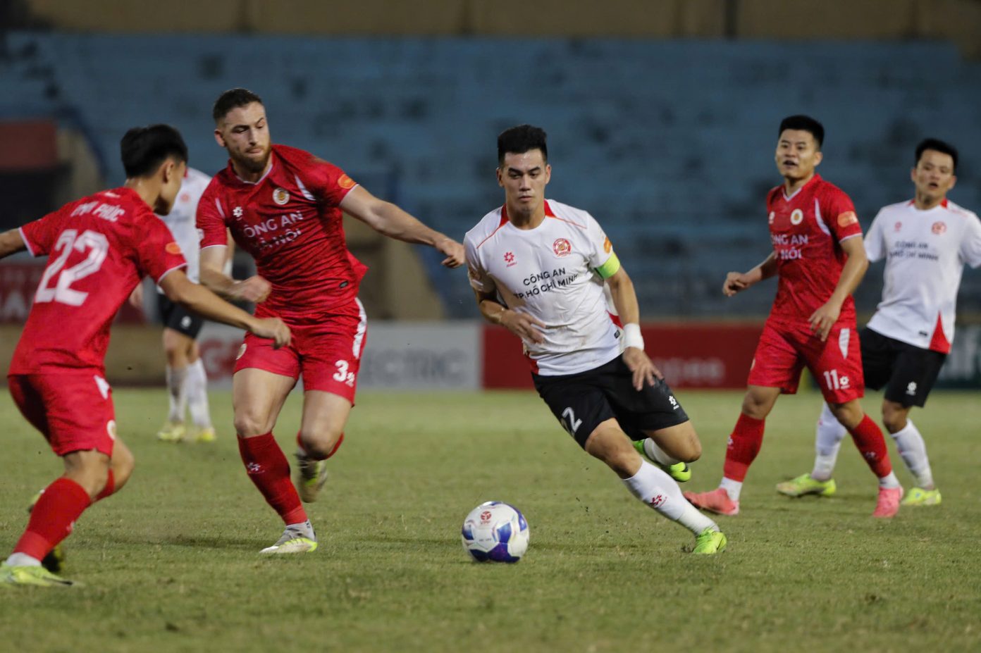 Vòng 8 V-League 2025-2026: Ninh Bình FC bứt tốc! - Ảnh 4.