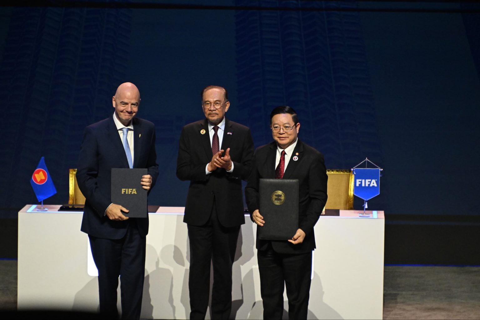 ASEAN Cup được nâng tầm khi FIFA tham gia tổ chức? - Ảnh 1.