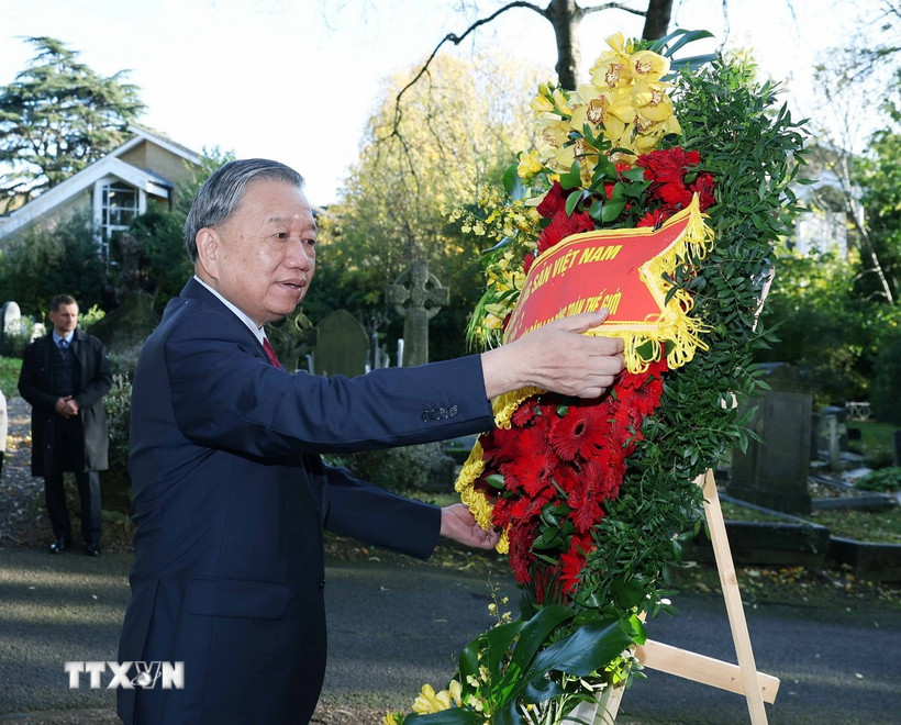 Tổng Bí thư Tô Lâm viếng mộ Karl Marx tại nghĩa trang Highgate, thủ đô London - Ảnh 1.
