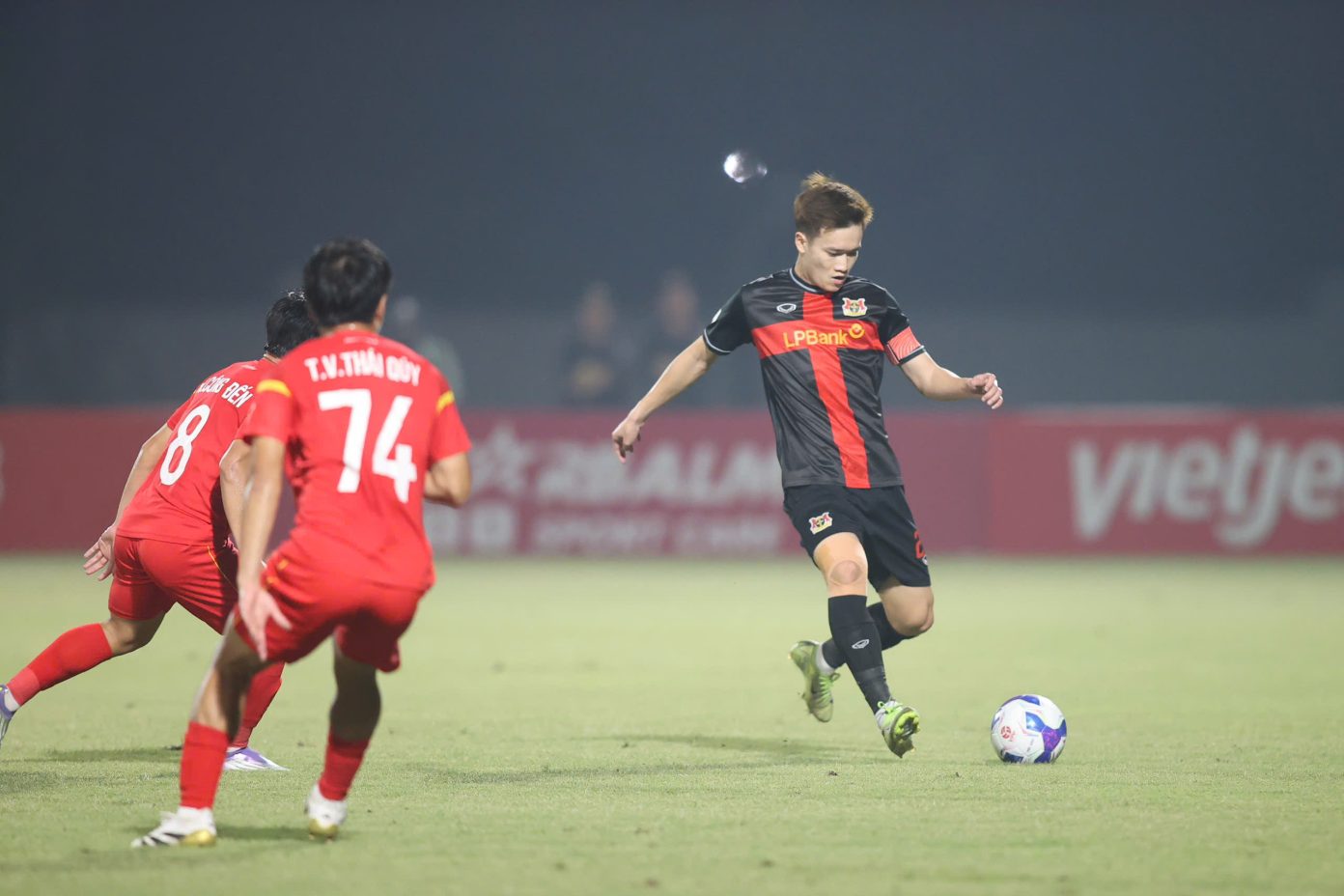 Vòng 8 V-League 2025-2026: Ninh Bình FC bứt tốc! - Ảnh 1.