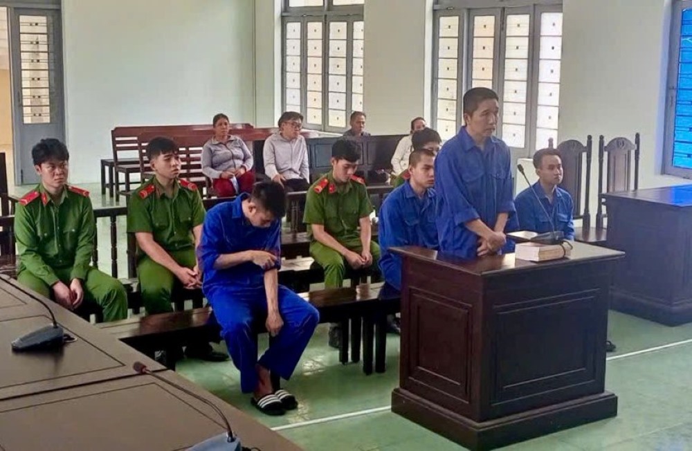 5 người bị phạt t&ugrave; v&igrave; giam giữ nh&acirc;n vi&ecirc;n tại cơ sở massage ở Mũi N&eacute; - Ảnh 1.