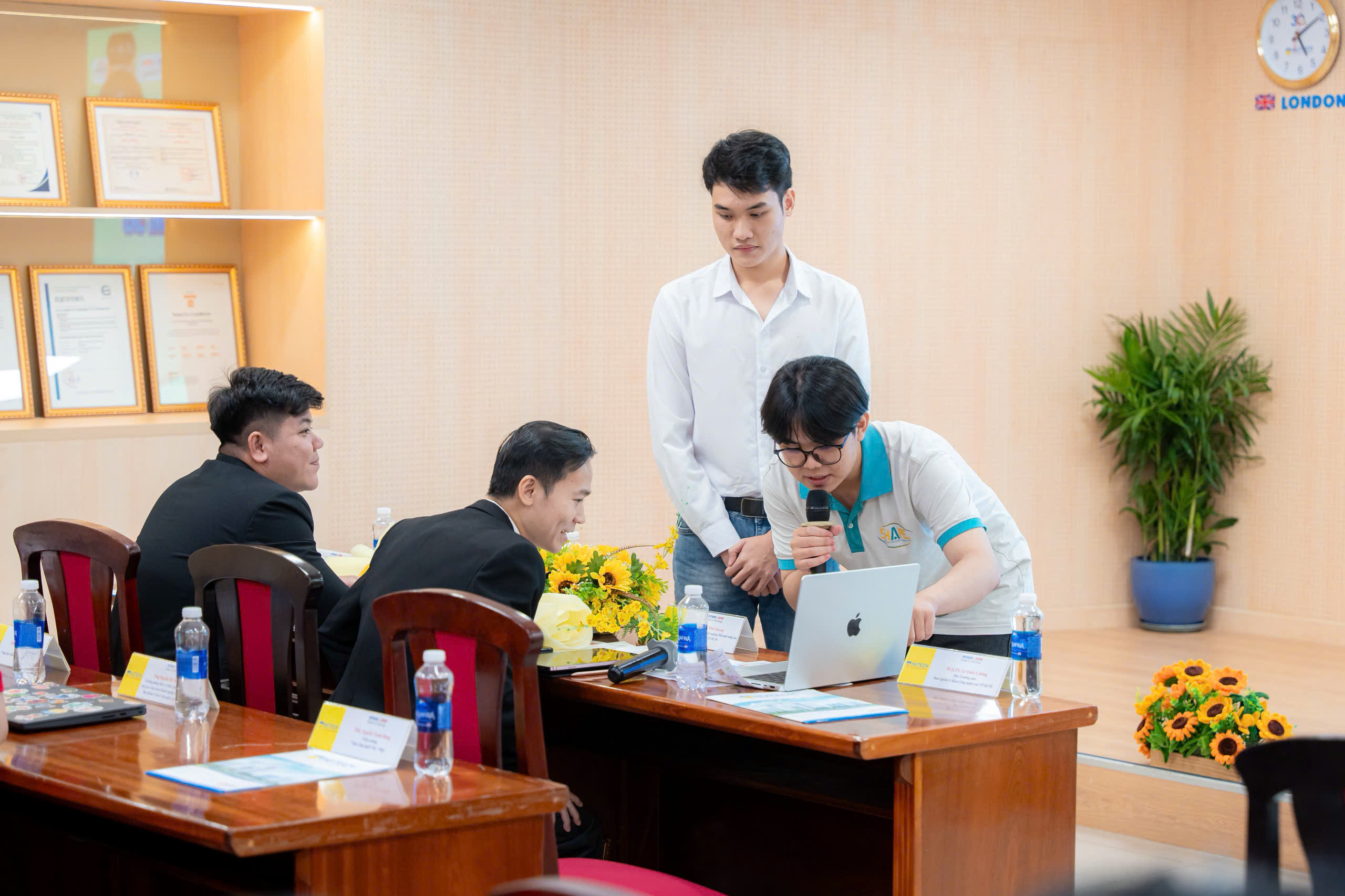 Sinh viên sáng tạo giải pháp chống lũ cho cây trồng - Ảnh 2.