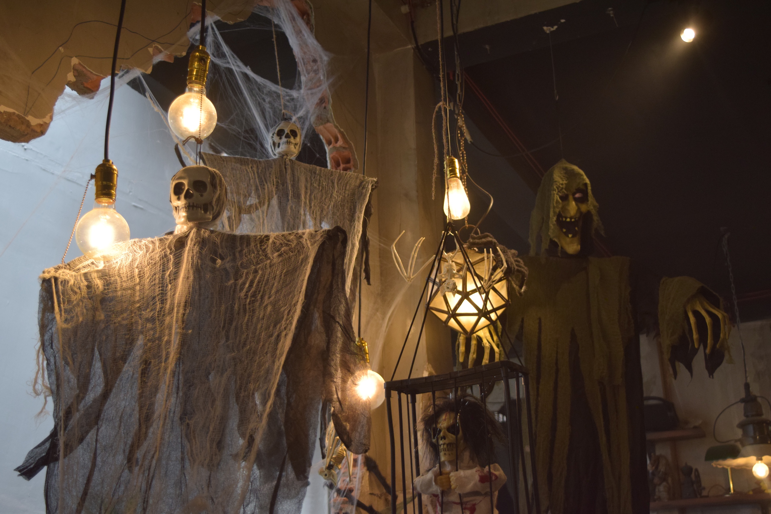 Ấn tượng m&agrave;u sắc lễ hội Halloween giữa m&ugrave;a mưa  - Ảnh 9.