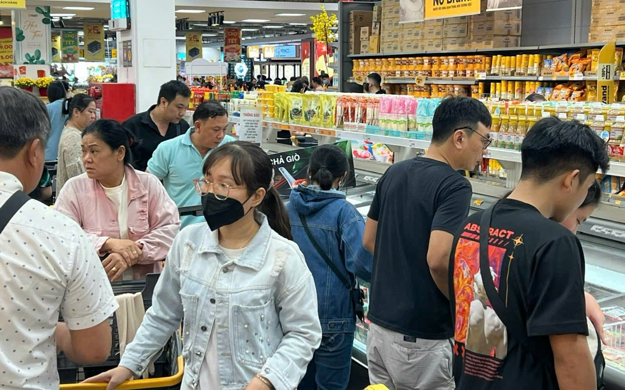 Tăng trưởng kinh tế TP HCM: Gỡ điểm nghẽn thể chế v&agrave; hạ tầng - Ảnh 2.