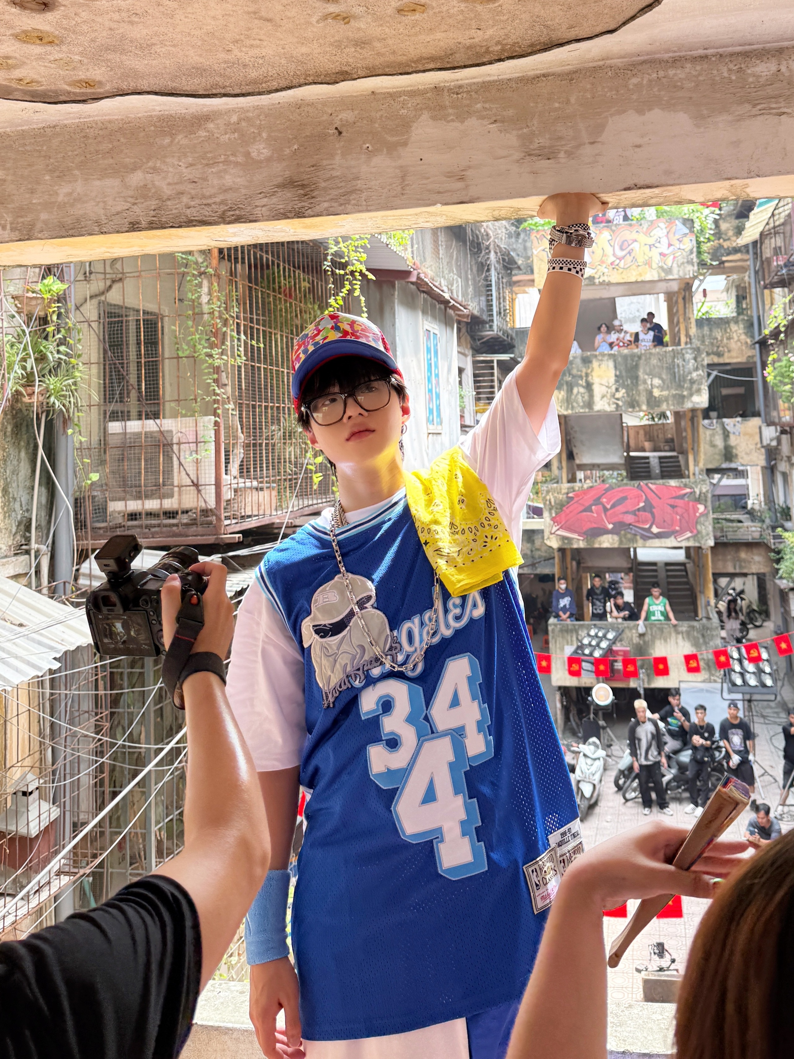 Low G - Ph&aacute;p Kiều: Chủ tọa v&agrave; X&agrave; nữ l&agrave;ng rap   - Ảnh 1.
