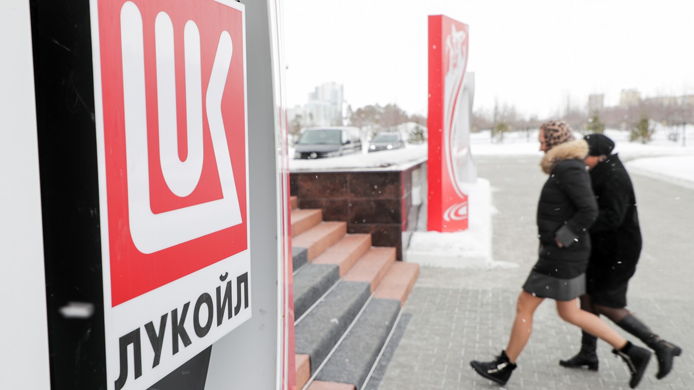 Lukoil “cắt đuôi” khỏi thị trường quốc tế vì sức ép của Mỹ - Ảnh 1.