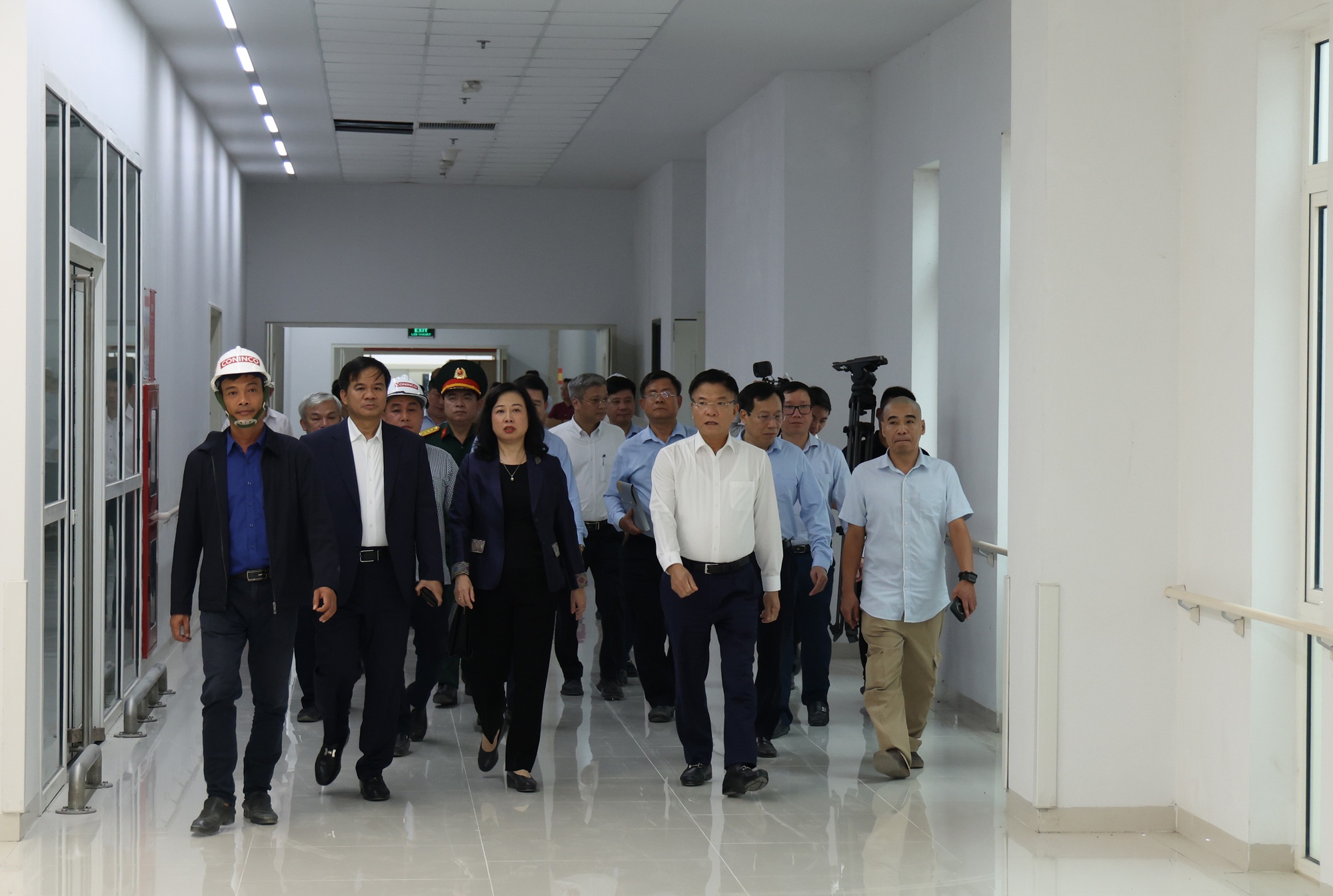 Phó Thủ tướng Lê Thành Long thúc đẩy tiến độ dự án Bệnh viện tại Ninh Bình - Ảnh 1.