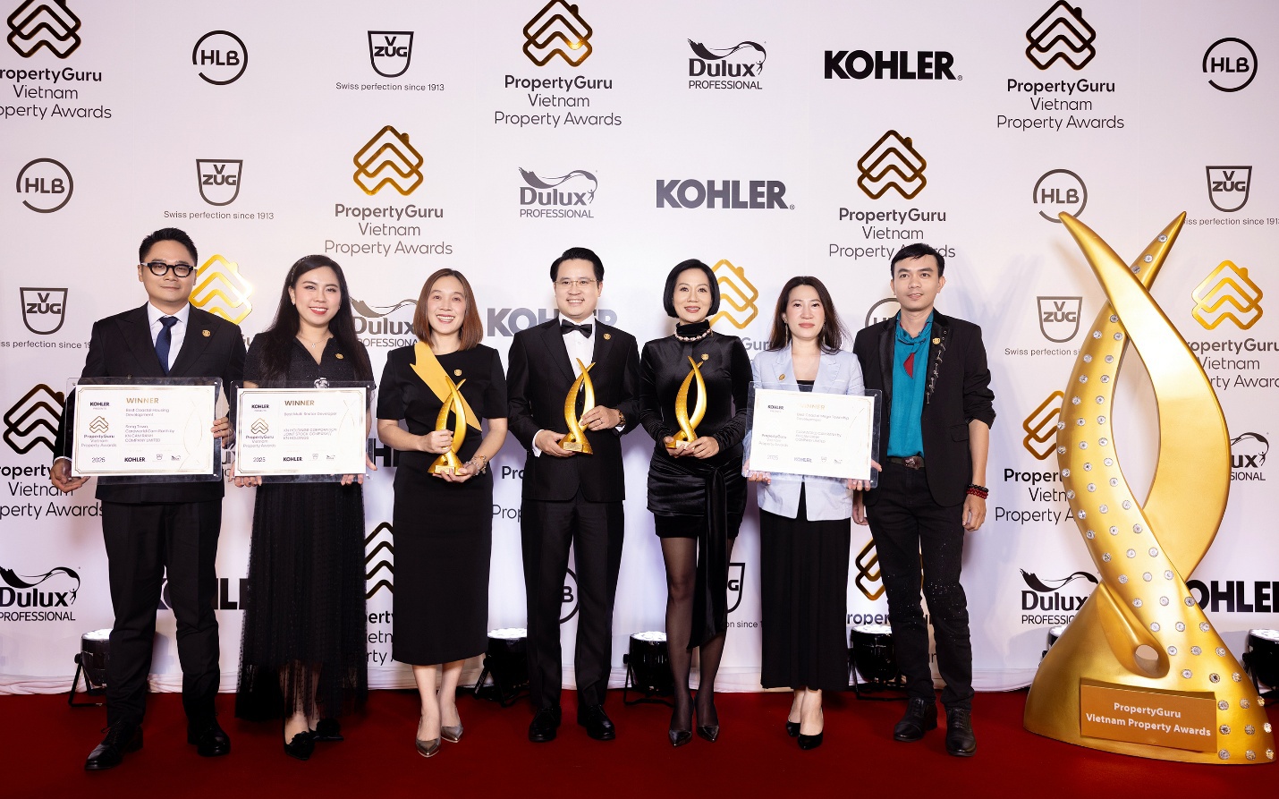 KN Holdings lập “hat–trick” ấn tượng tại Vietnam Property Awards 2025